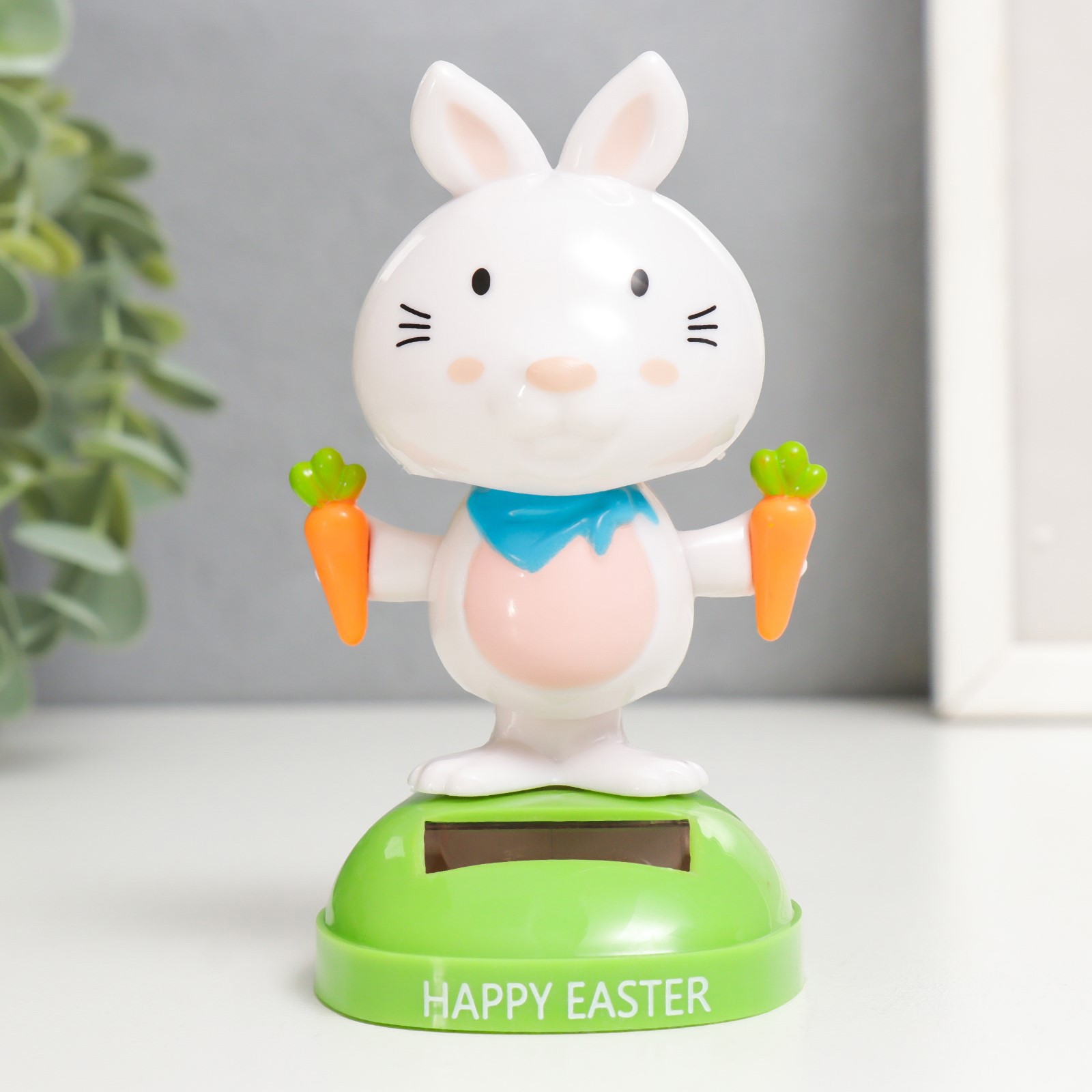 Изображение товара Маятник-антистресс настольный "Зайчик с морковками" от солнечной батареи, 6x6x10.5 см
