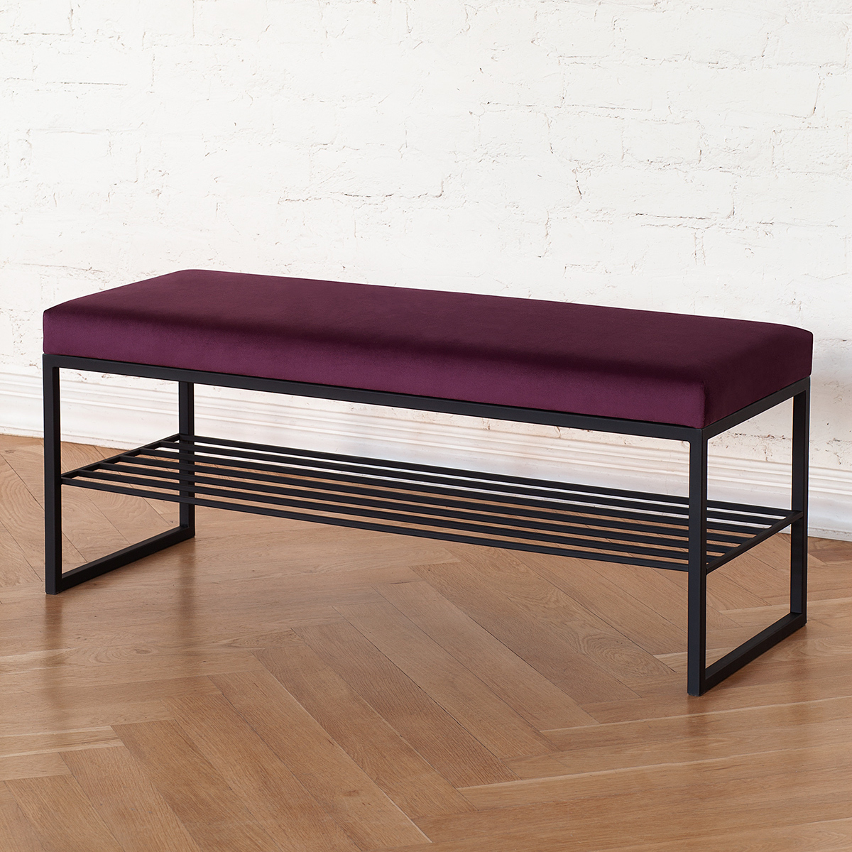 Изображение товара Банкетка RUBY с велюровой подушкой 110x45x40 см черная стильная мебель