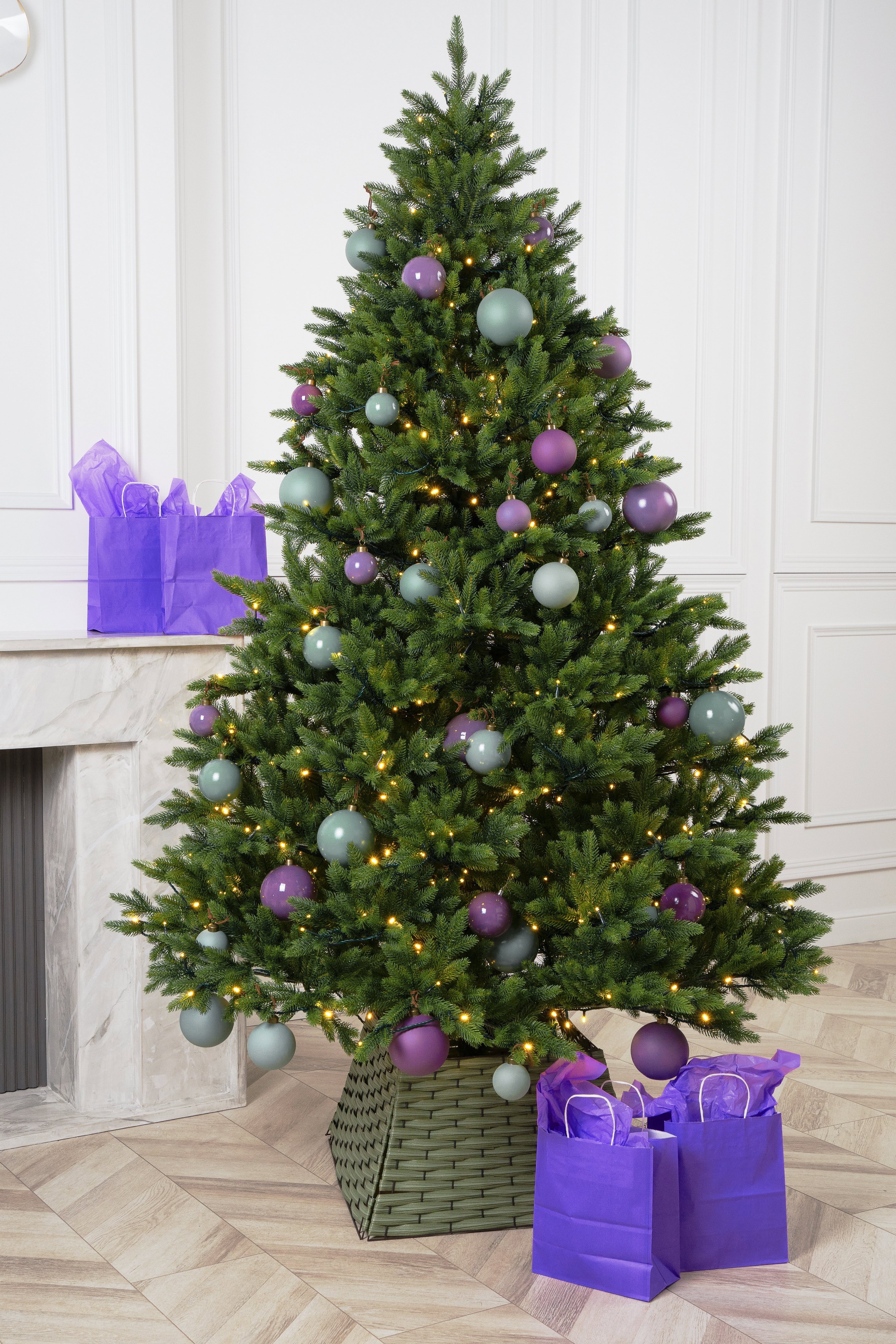 Изображение товара Искусственная елка Crystal Trees KP65185L 185 см Триумф с гирляндой