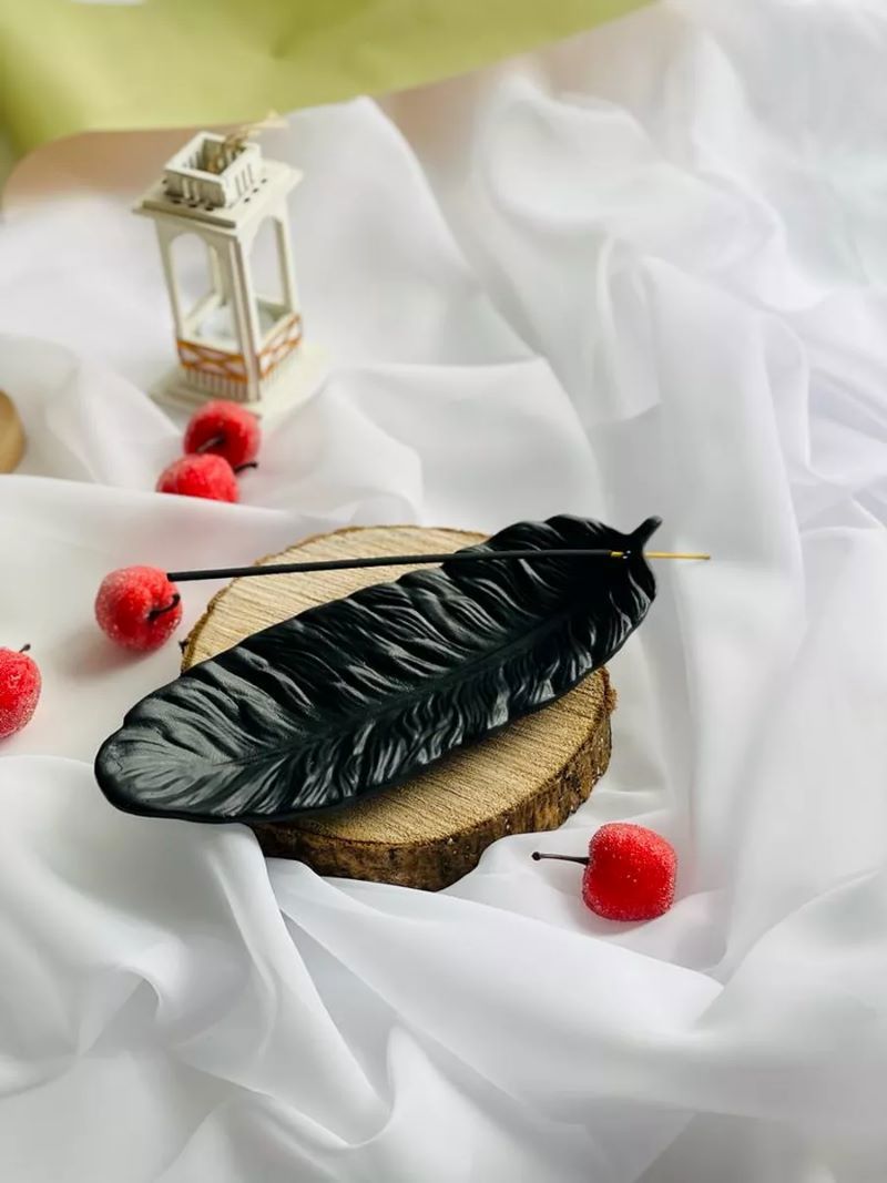 Изображение товара Подставка для благовоний Перо, черная, 23 см