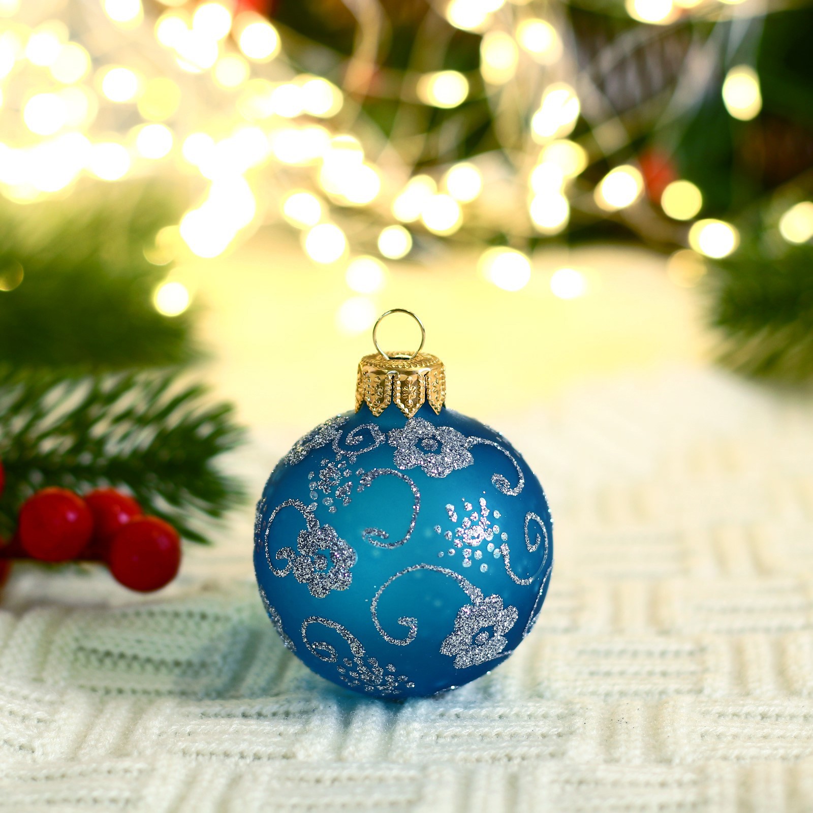 Изображение товара Ёлочный шар Evis 7304120 Нежные цветы 5 см стекло черный ручная роспись