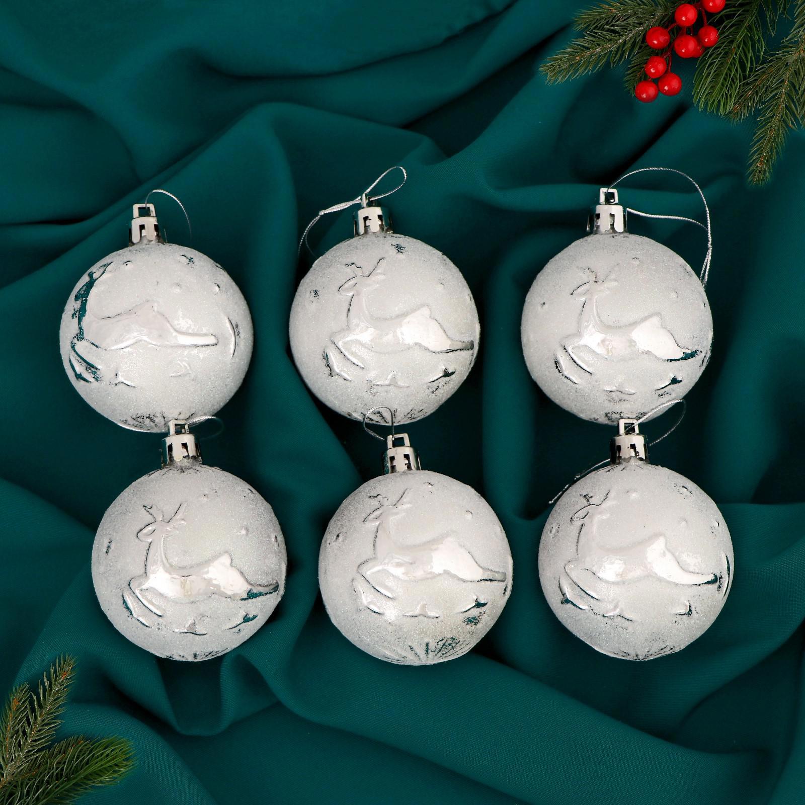 Изображение товара Набор елочных шаров Зимнее волшебство 6536724 ФБО Северный олень 6 см пластик серый/серебристый 6 шт