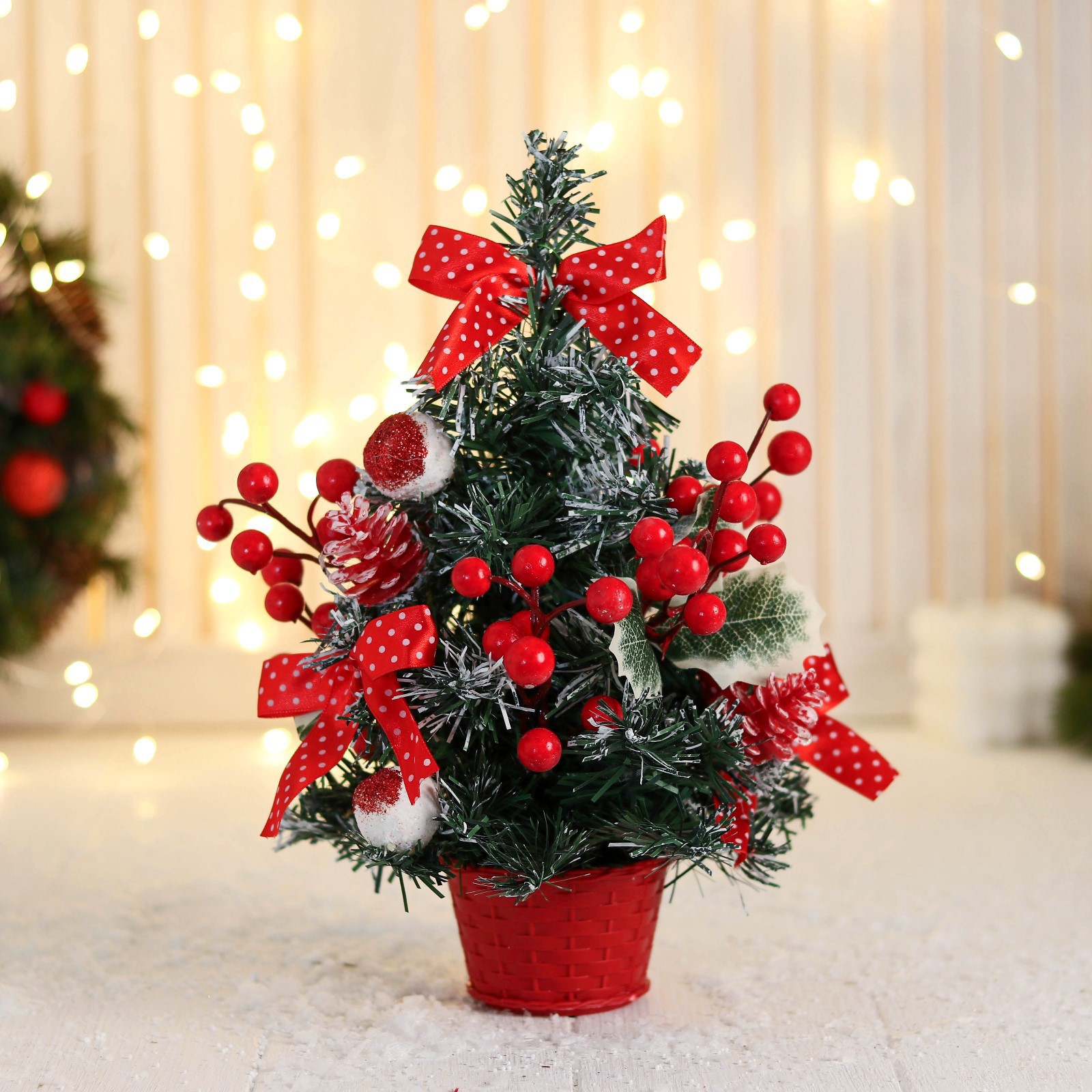 Изображение товара Искусственная елка новогодняя ЗИМНЕЕ ВОЛШЕБСТВО 29 см с декоративными ягодами