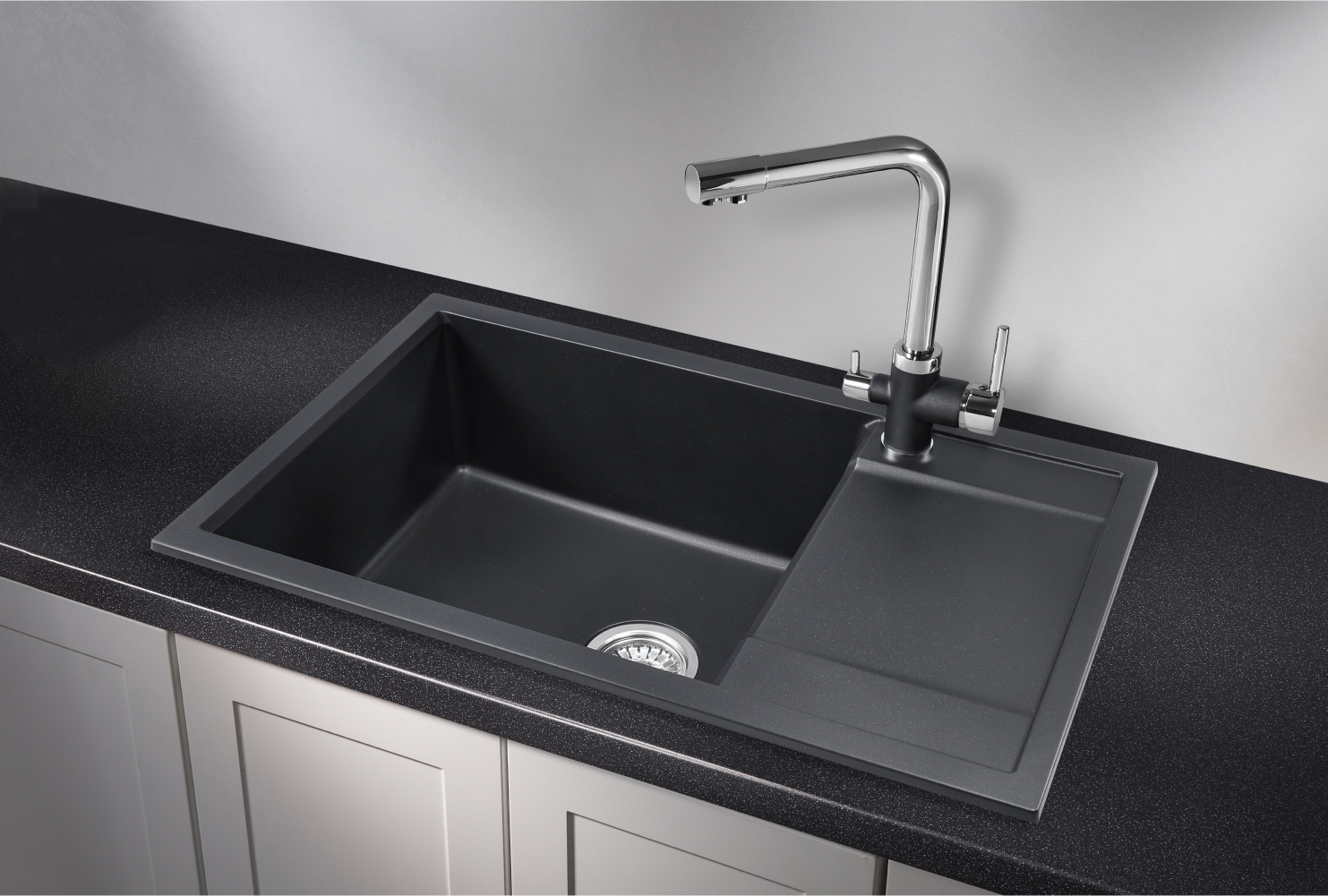 Изображение товара GR-7805: кварцевая мойка 78x50 см с левым/правым крылом, черный матовый