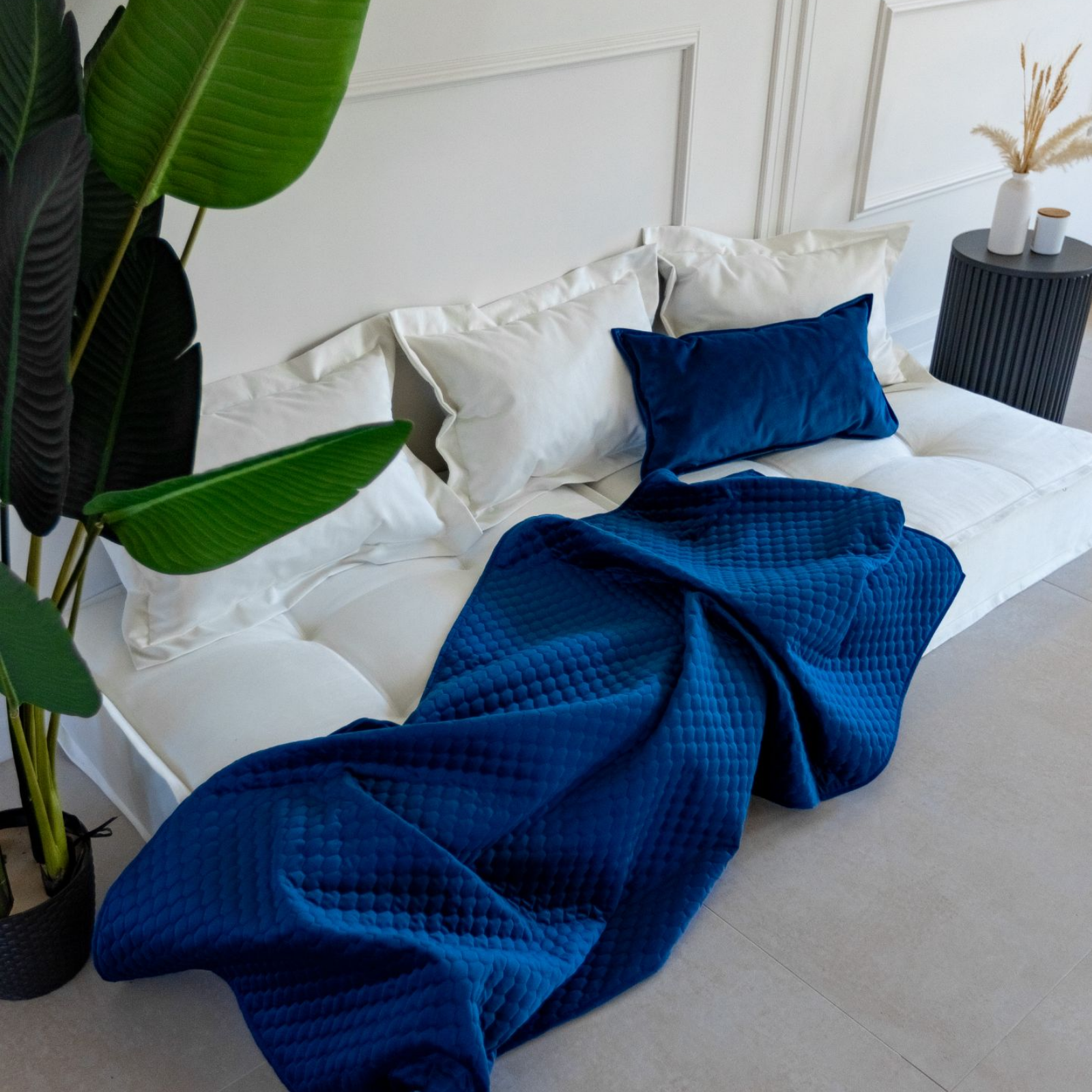 Изображение товара Диван прямой Miella Lora 2 Small 200x23x80 см велюр цвет белый