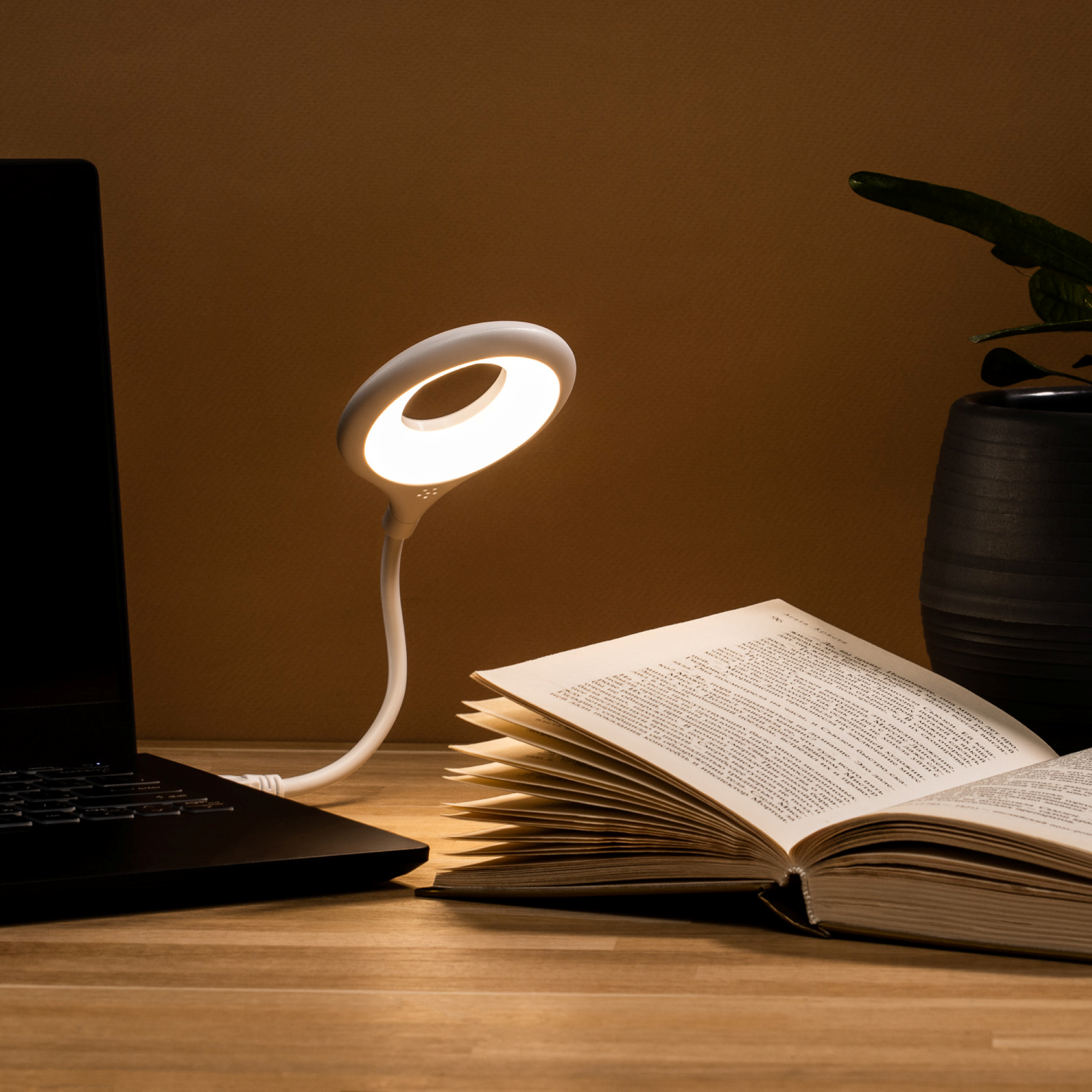 Изображение товара Беспроводной светодиодный ночник USB Rexant белый для подсветки клавиатуры