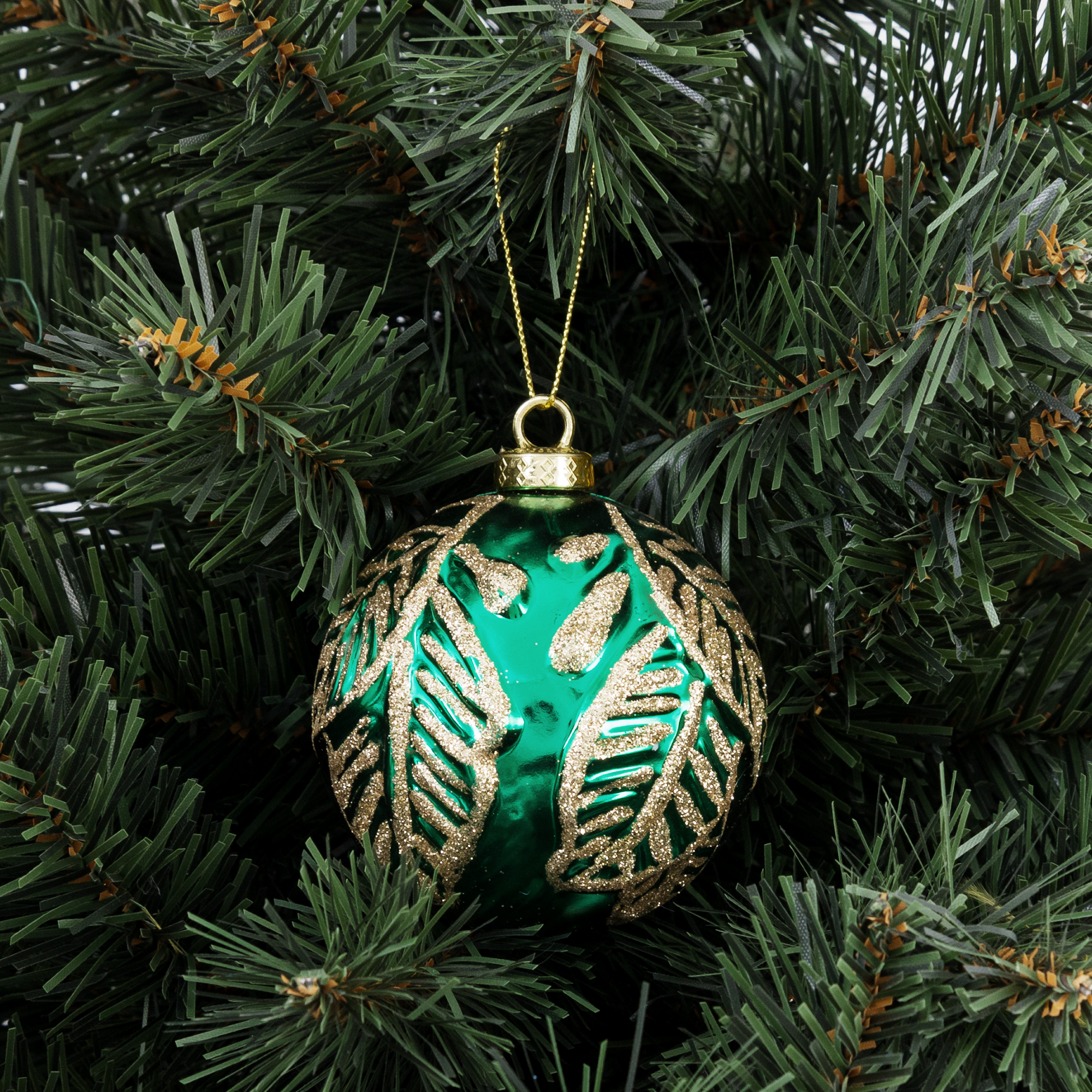 Изображение товара Елочный шар Изгибы диаметр 8 см пластик зеленый новогоднее украшение