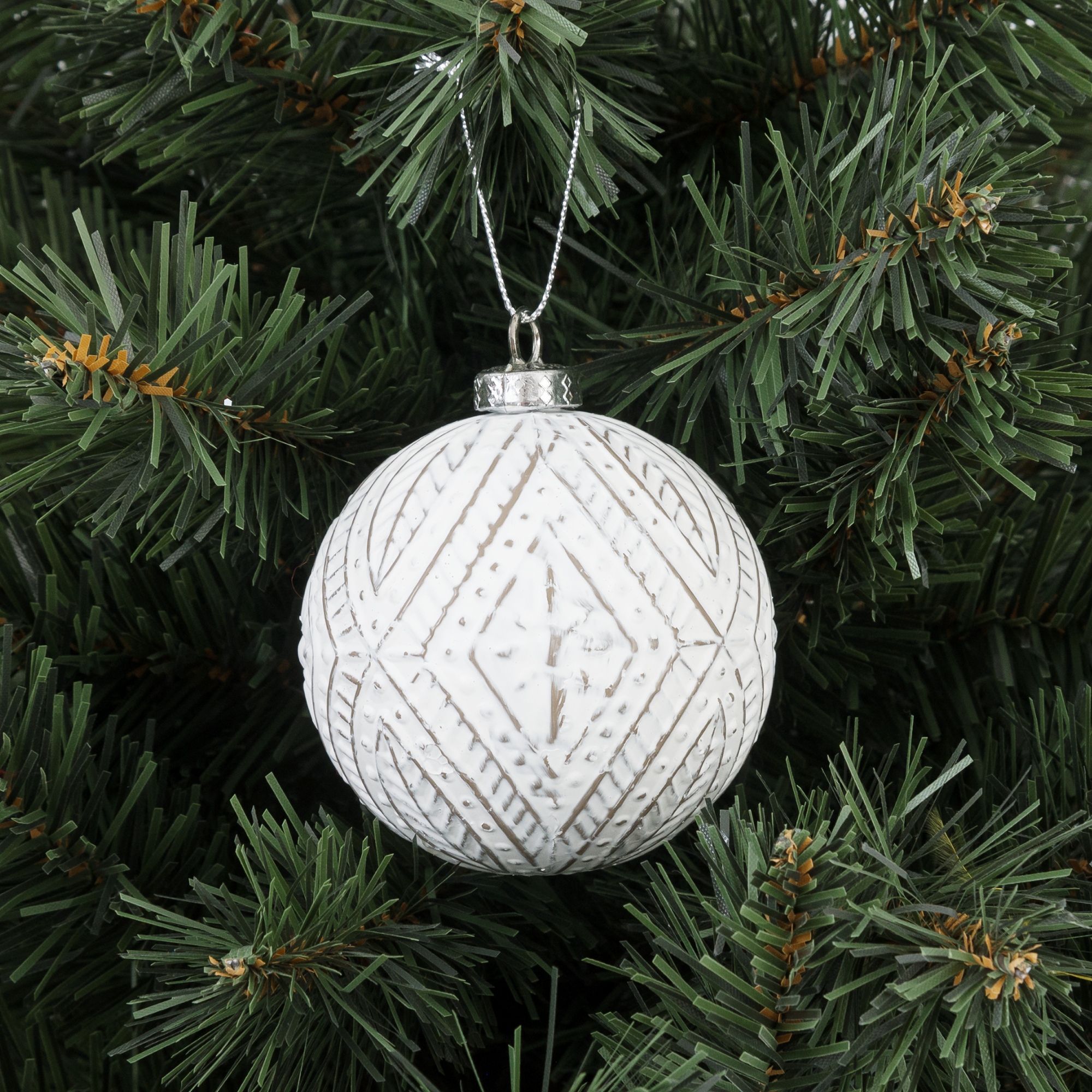 Изображение товара Елочный шар Loft белый ø8 см пластиковый с блестками для новогодней елки