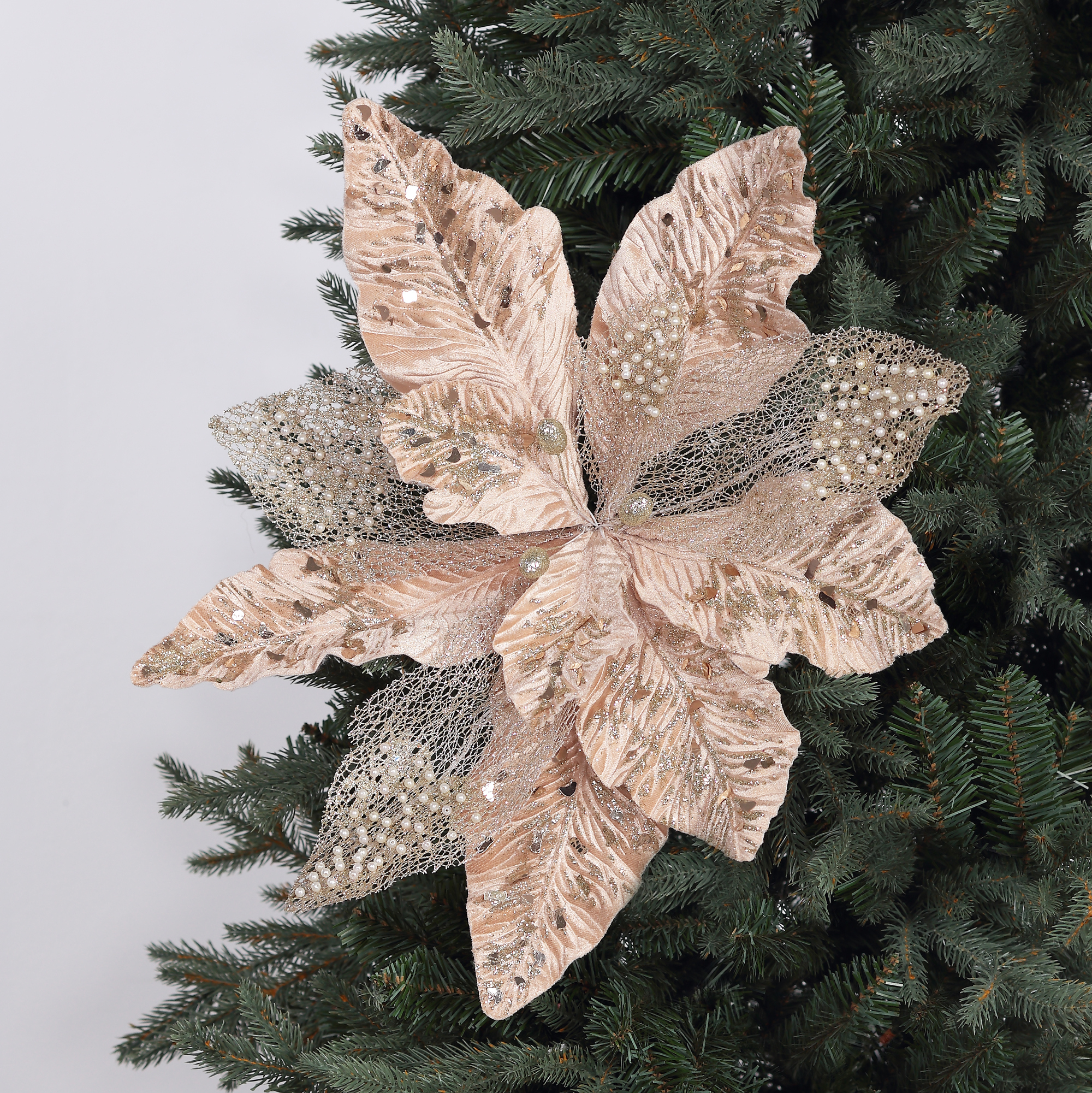 Изображение товара Новогоднее украшение Цветок искусственный 38x53 см цвет бежево-золотой