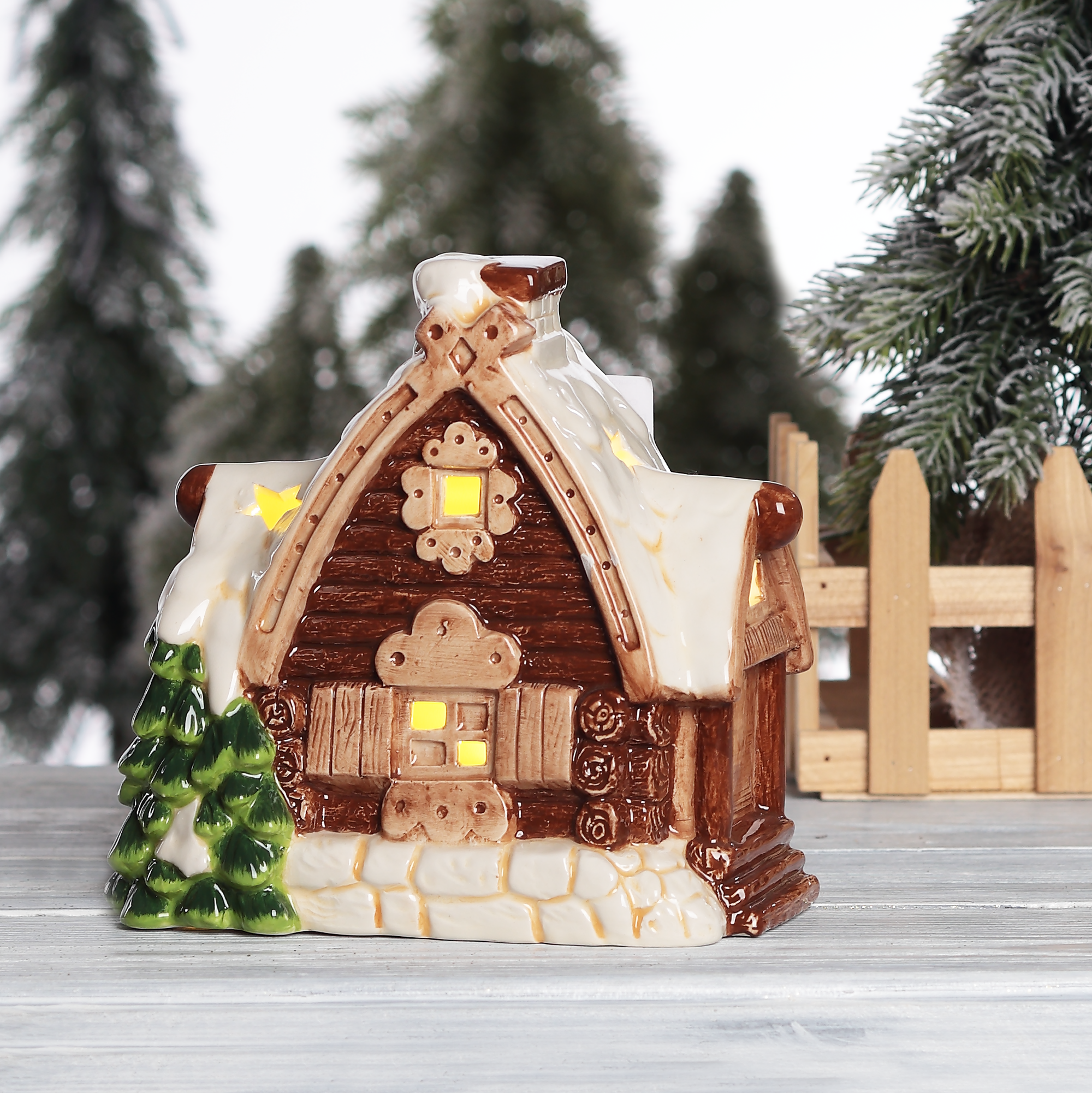 Изображение товара Подсвечник Избушка 16.5x17 см керамический коричневый