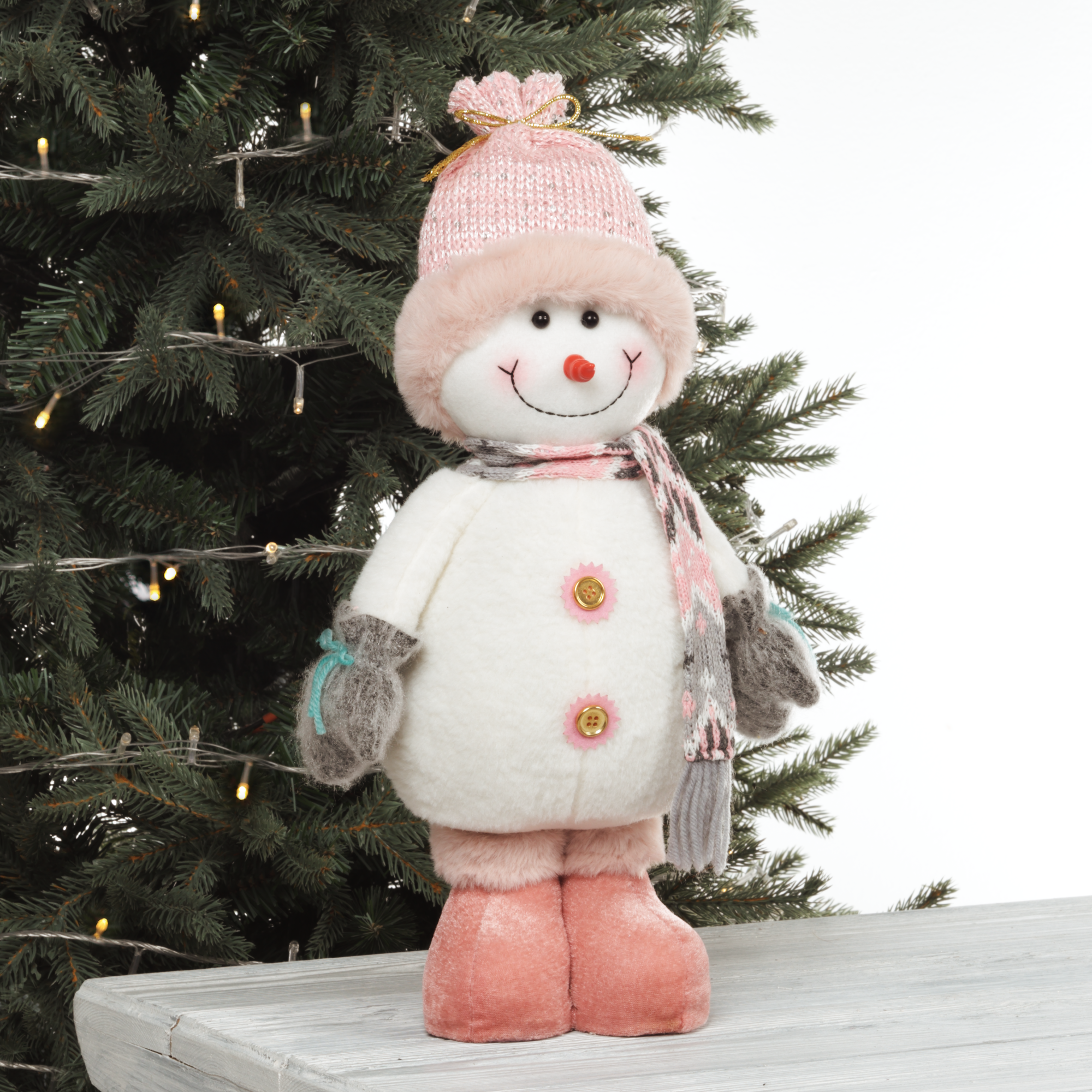 Изображение товара Мягкая декоративная фигурка Снеговик высотой 47 см розово-серая для новогоднего интерьера
