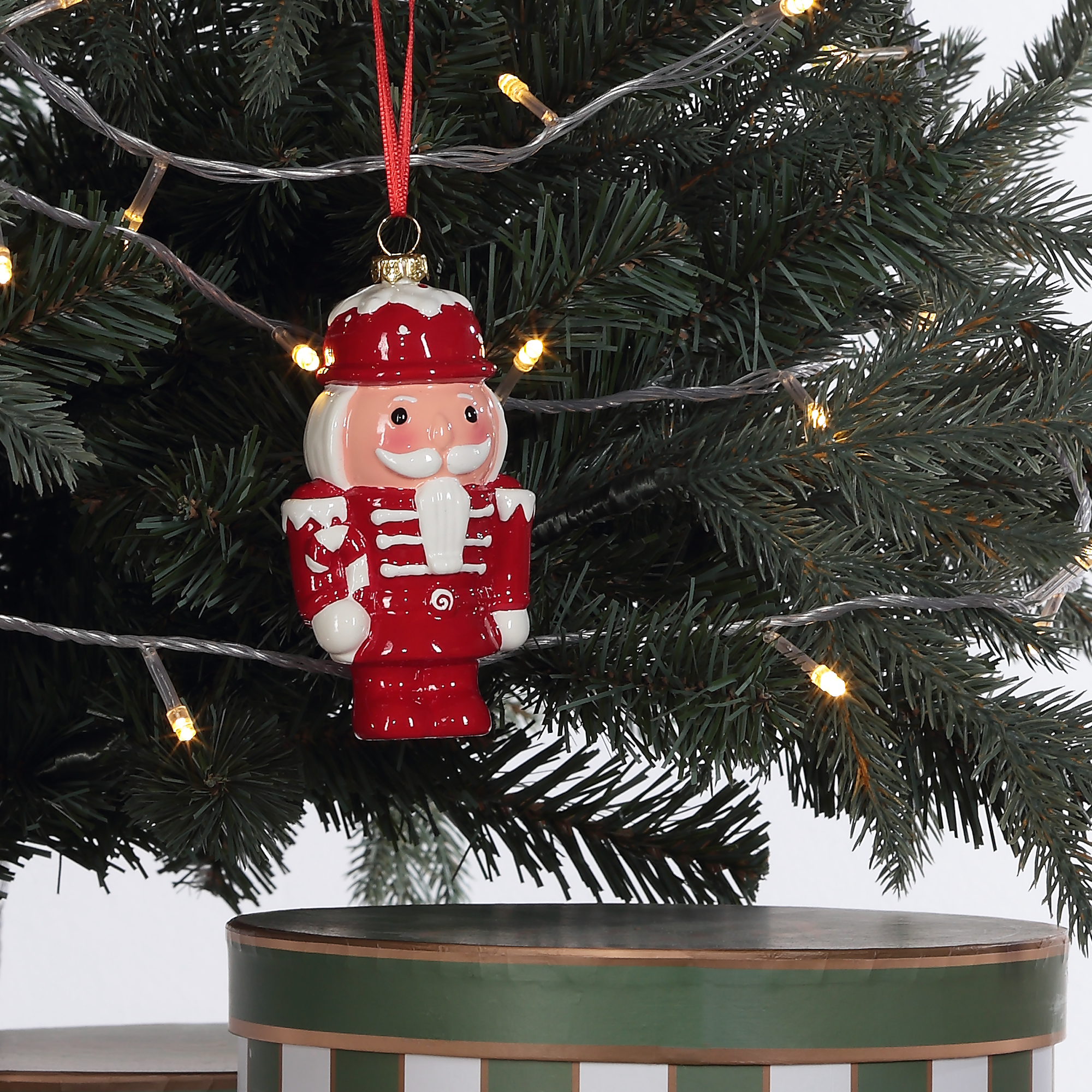 Изображение товара Украшение елочное Щелкунчик 11.3x6.6x4.7 см яркая новогодняя игрушка