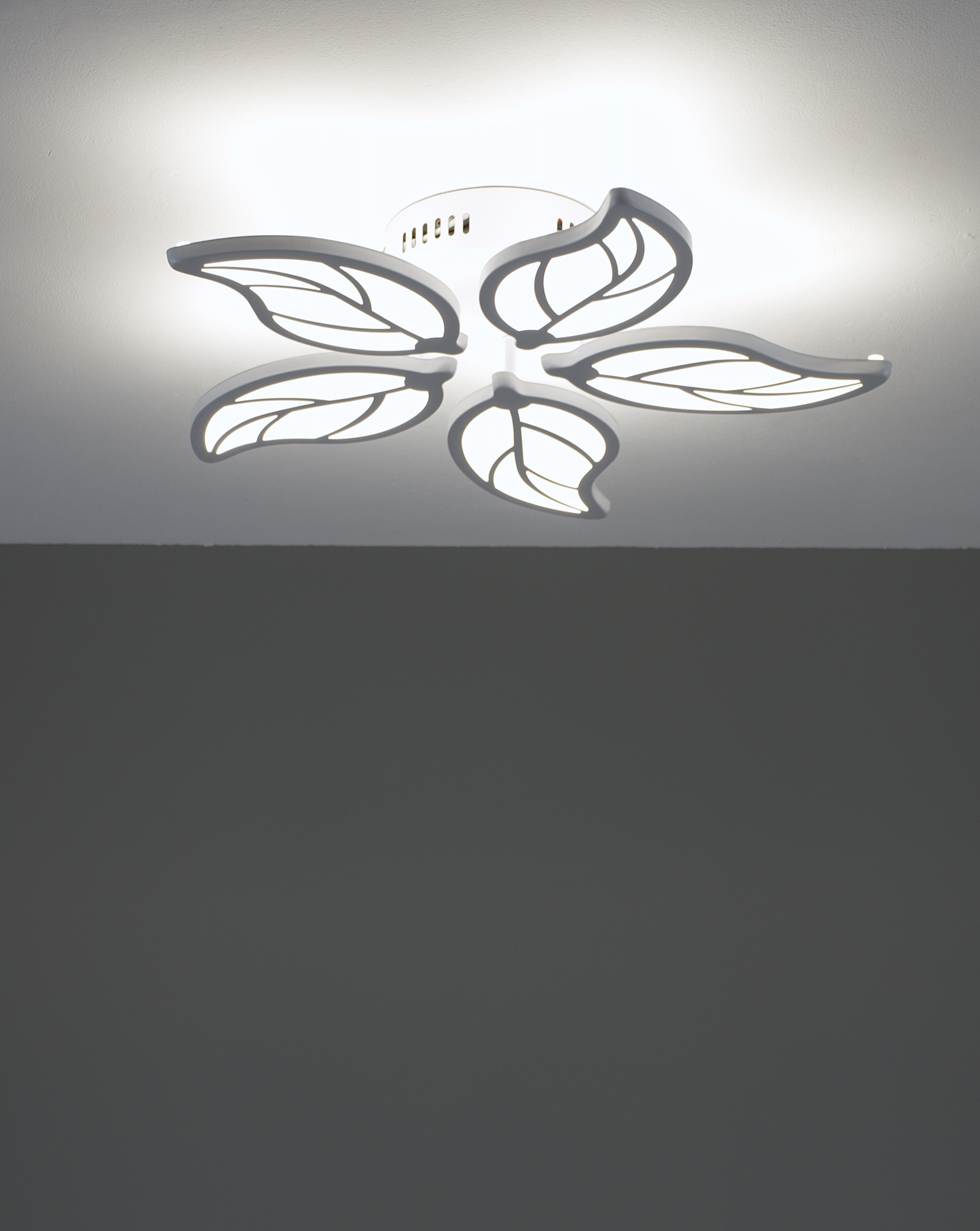 Изображение товара Люстра потолочная светодиодная MODERLI Amy 16 м² с пультом управления