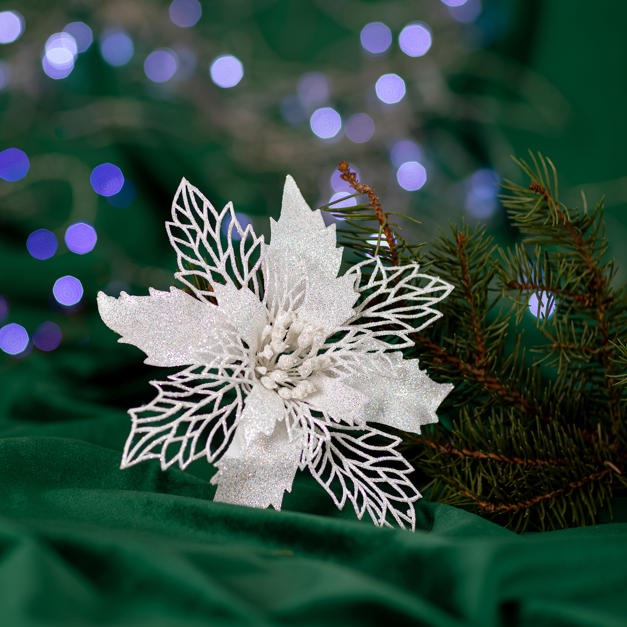 Изображение товара Украшение новогоднее «Цветок Рождественник», пластик, цвет бриллиантовый