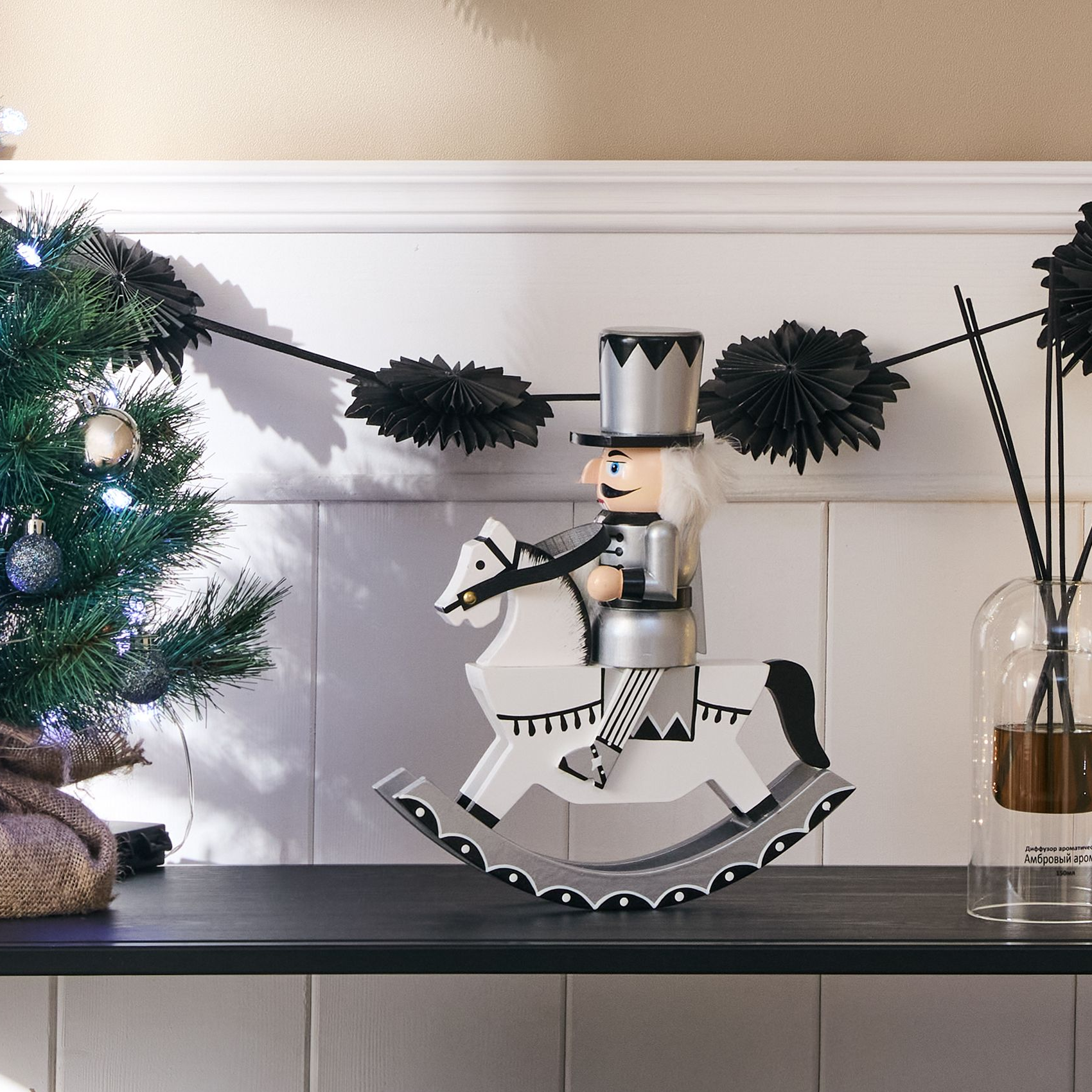 Изображение товара Декоративная фигура Щелкунчик на коне 30x24,5 см для интерьера украшение подарка