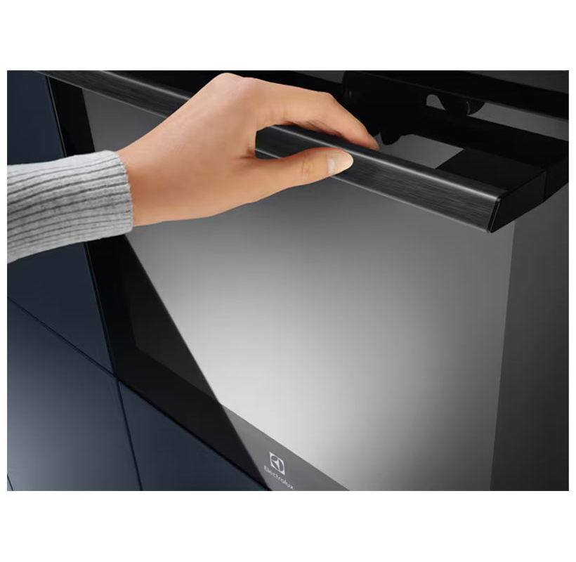 Изображение товара Встраиваемый духовой шкаф Electrolux Eod6C77H 72 л с SteamBake PRO и сенсорным управлением