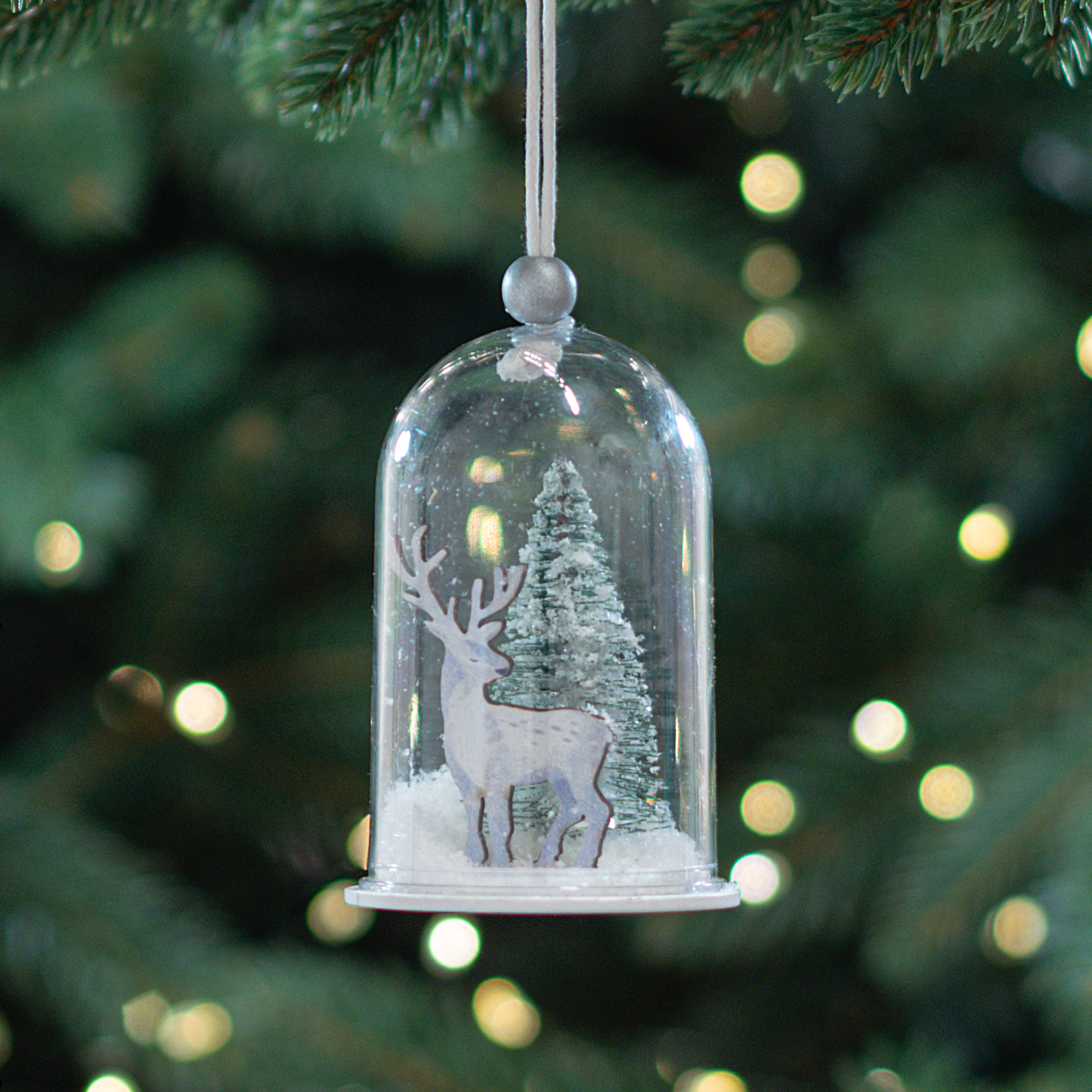 Изображение товара Елочная игрушка Купол с оленем 10.5x6 белый пластик декоративное украшение