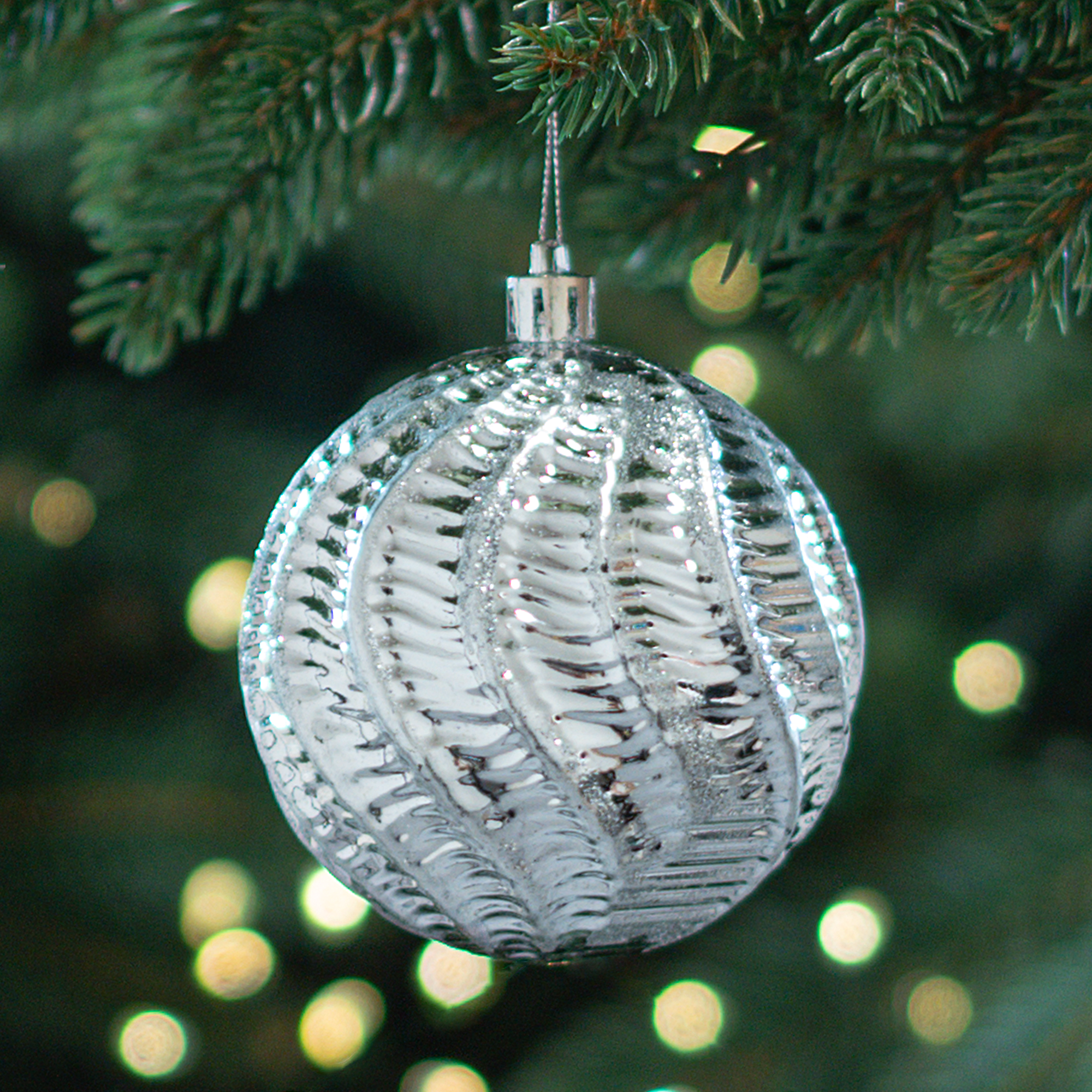 Изображение товара Шар елочный Изгибы ø8 см пластик серебристый