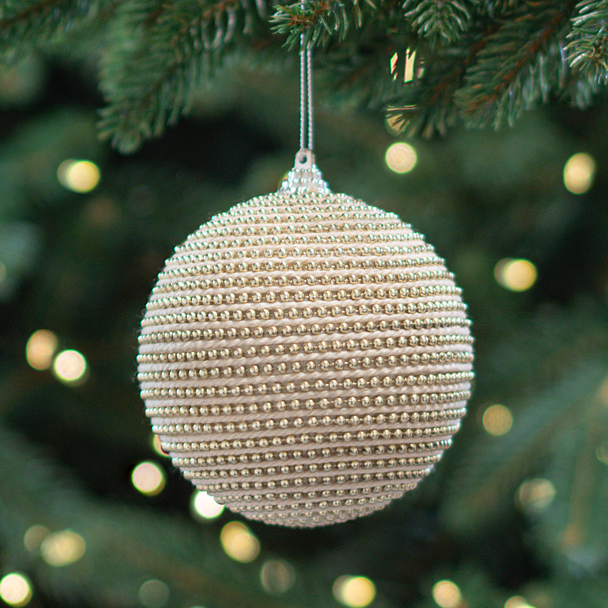 Изображение товара Шар елочный Инди Ø10 см из пластика с глиттером и жемчугом шампань