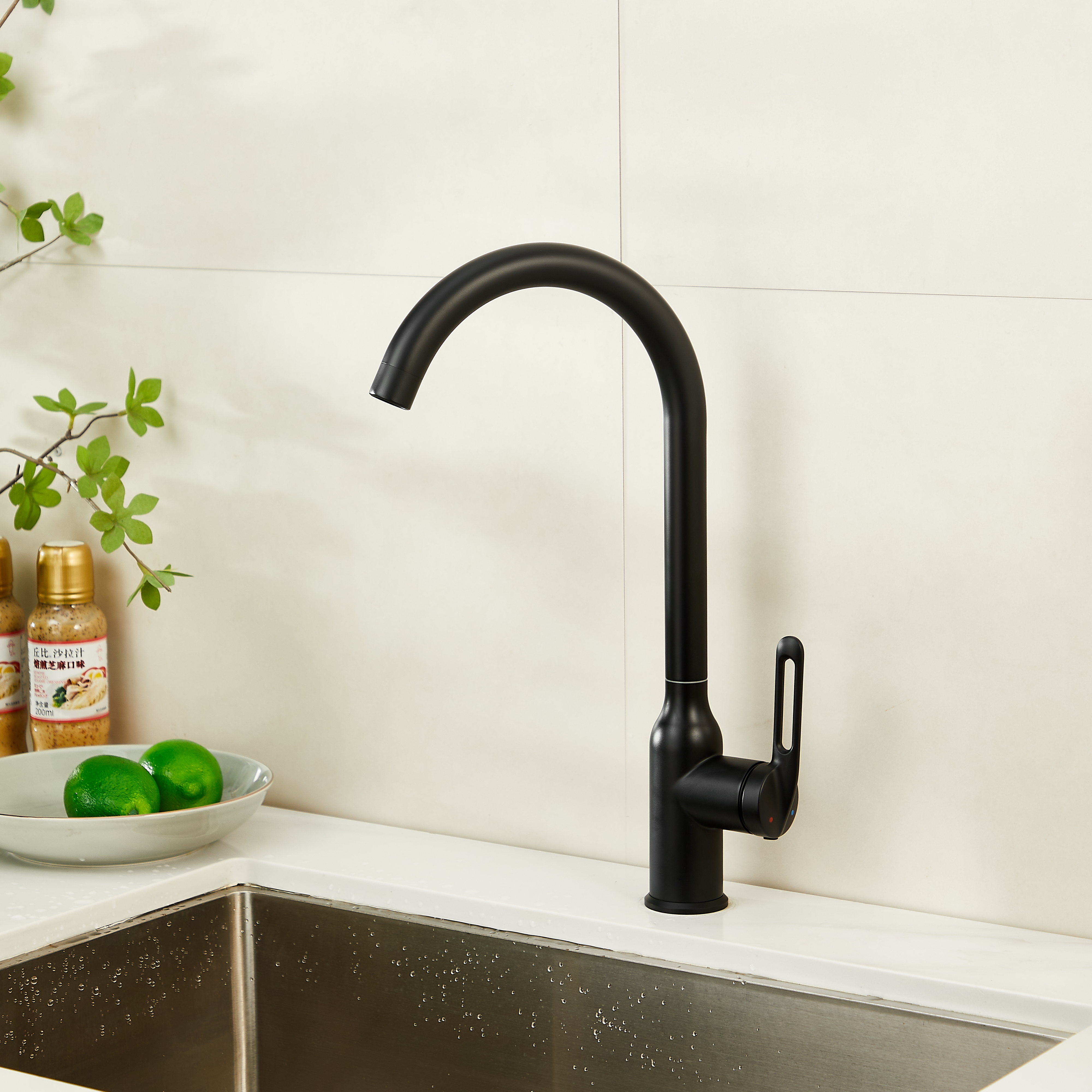 Изображение товара Смеситель для кухни Haiba HB70825-7 с поворотным изливом черный 29 см