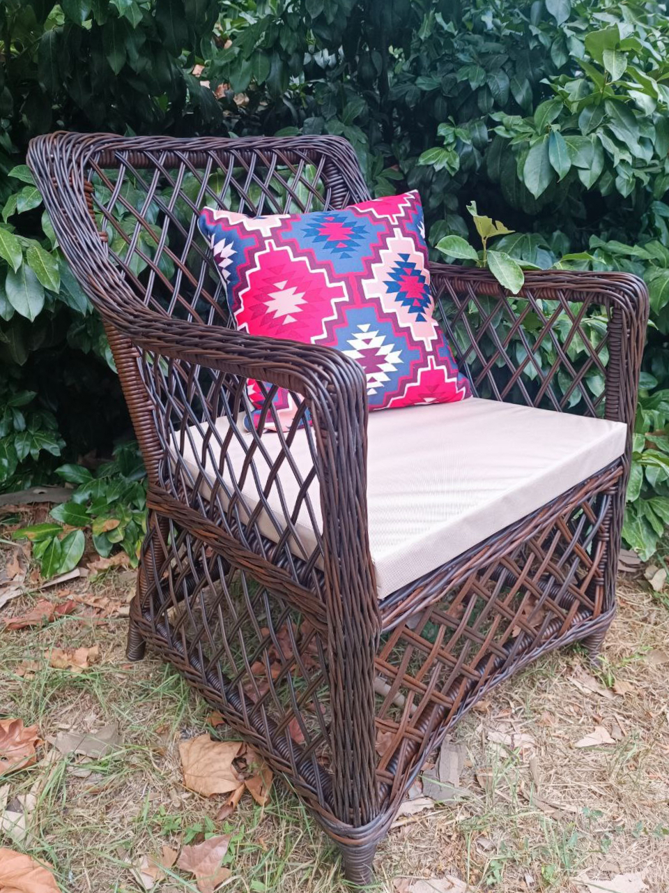 Изображение товара Кресло садовое Sunset Латте с подушкой из искусственного ротанга коричневое