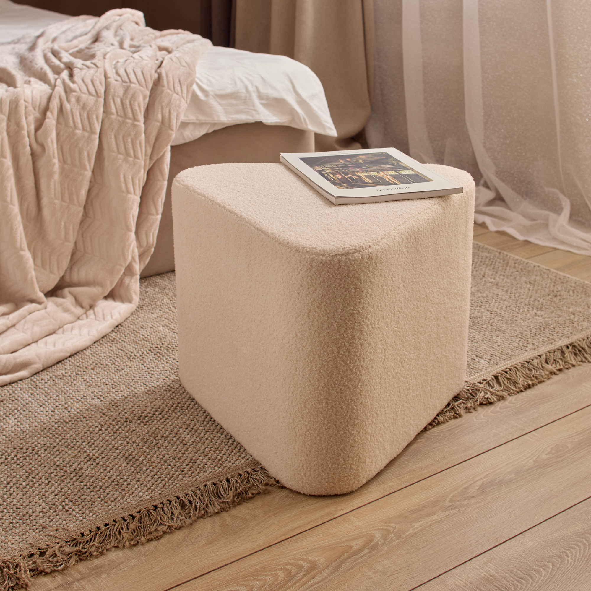 Изображение товара Пуф букле молочно-кремовый 45 x 38 см