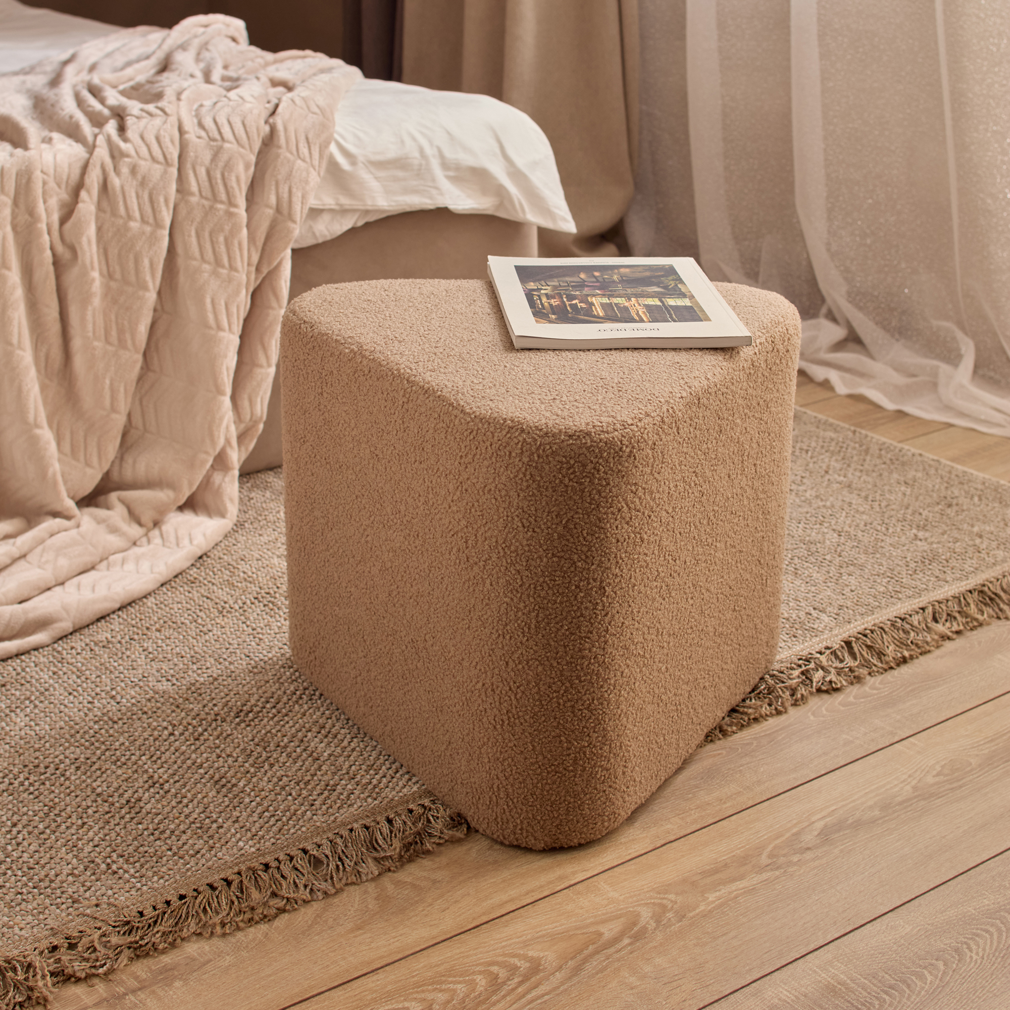 Изображение товара Пуф букле бежевый 45 x 38 см