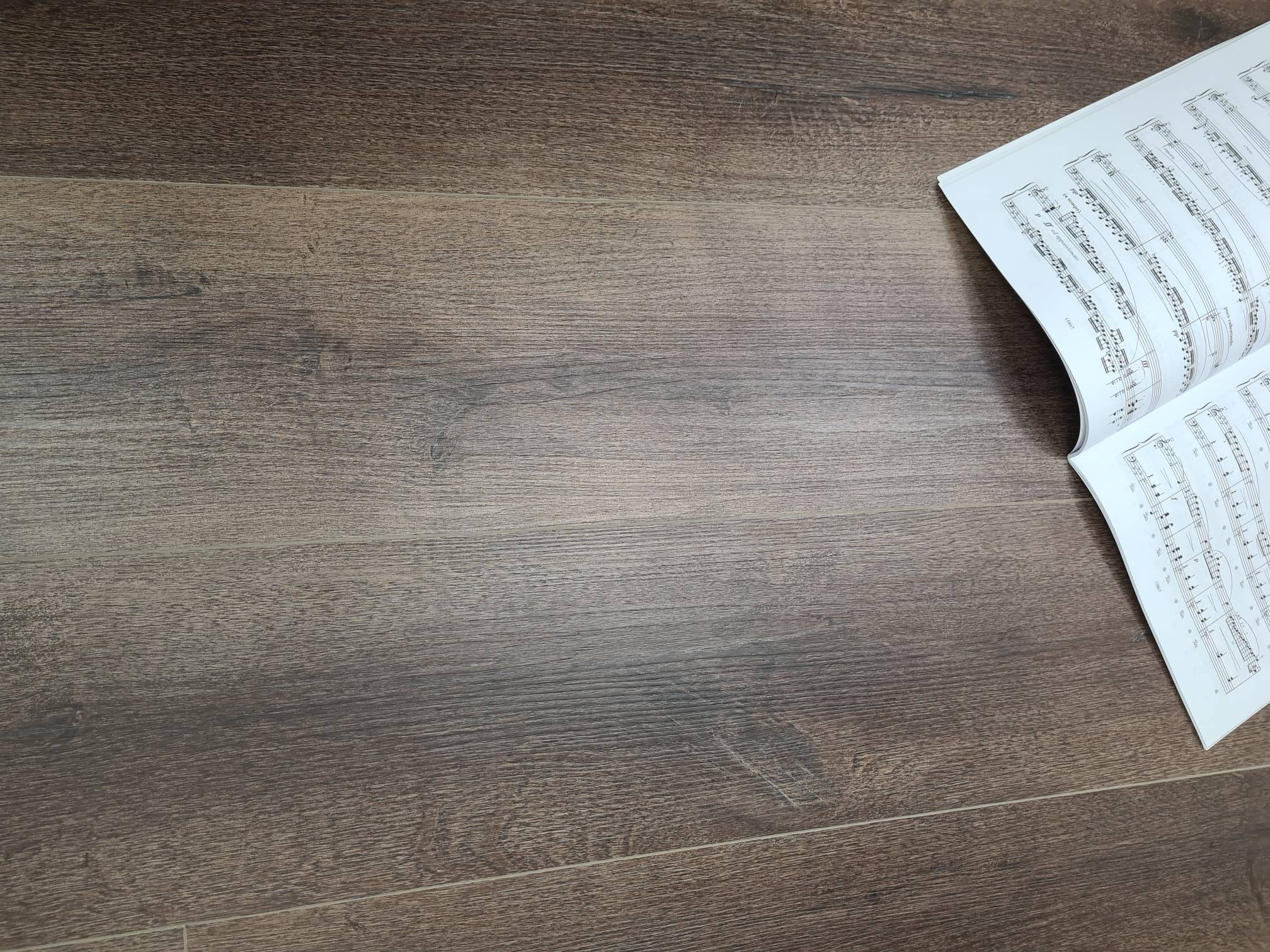 Изображение товара Кварц-виниловый ламинат Richfloor Сити Дуб Оникс 43 класс