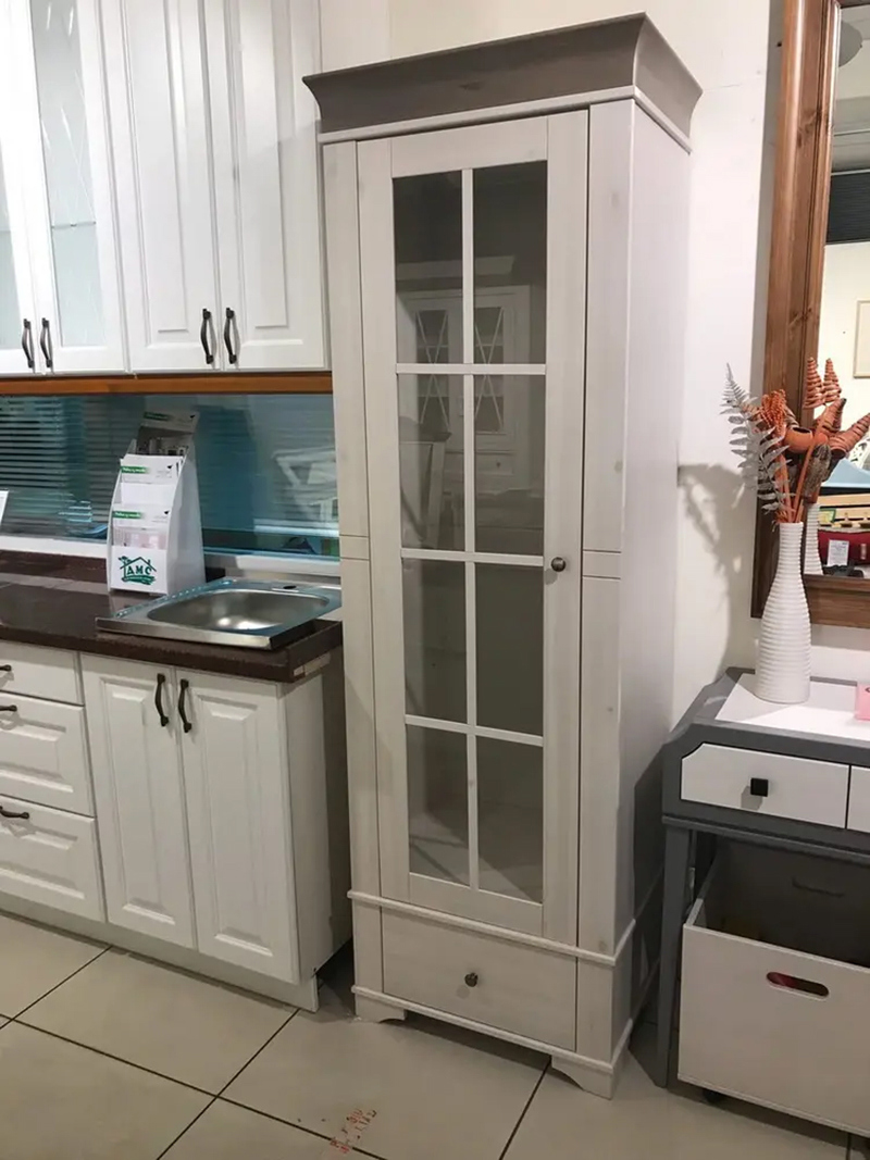 Изображение товара Шкаф-витрина Бейли 67x205 см из массива сосны в стиле Прованс мягкий белый и антрацит