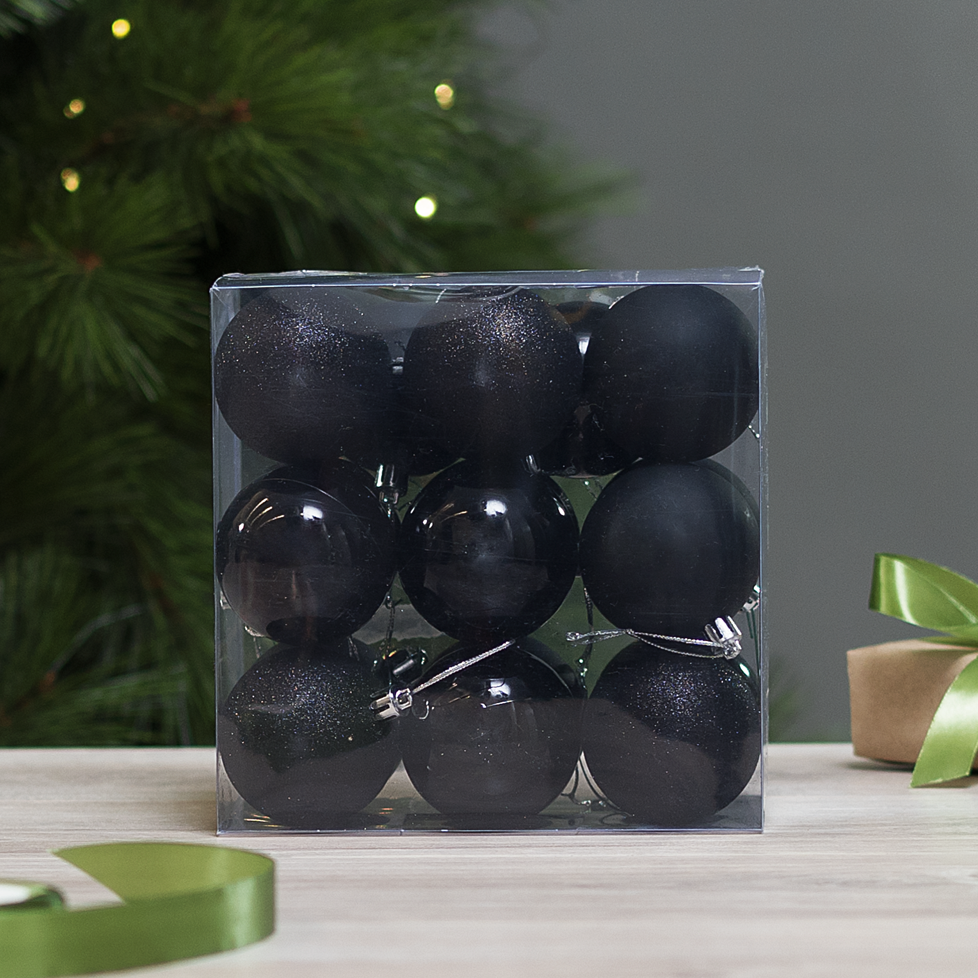 Изображение товара Набор елочных шаров Basic черные пластиковые 6 см 18 шт