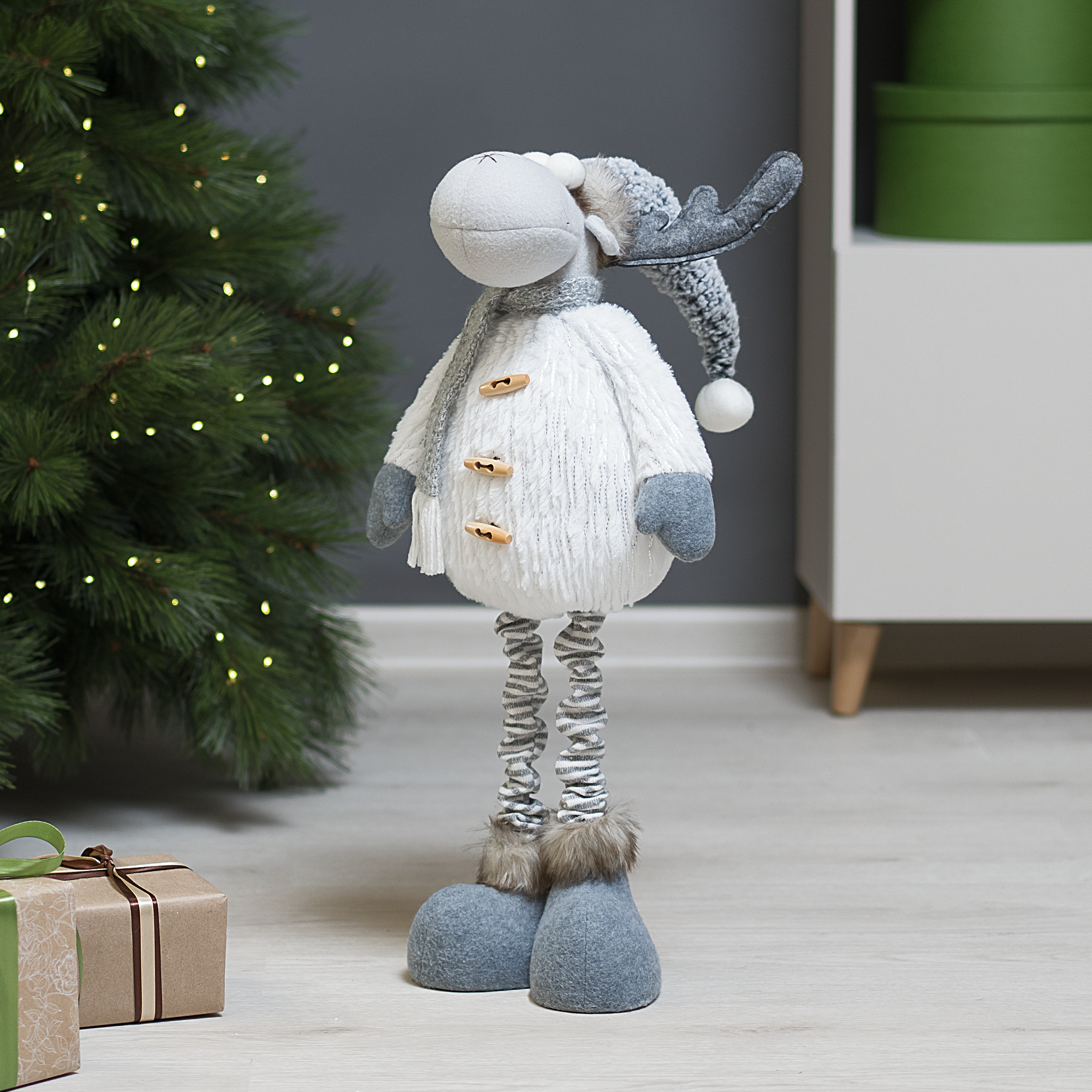 Изображение товара Декоративная фигура Олень Рождественский 42 см белая