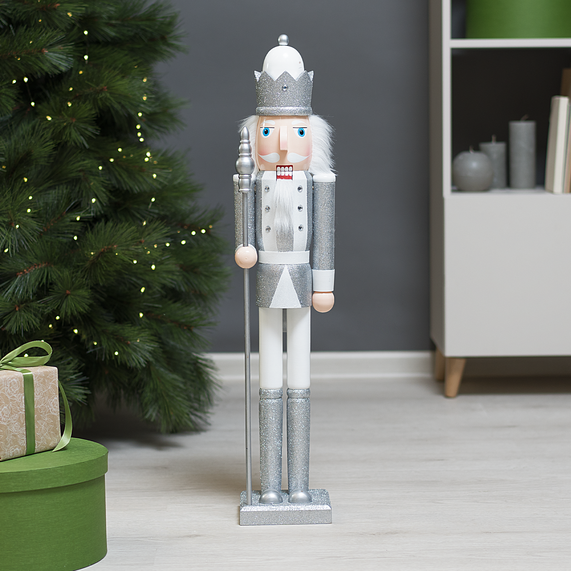 Изображение товара Декоративная фигура Щелкунчик деревянный 80x20 см серебристый