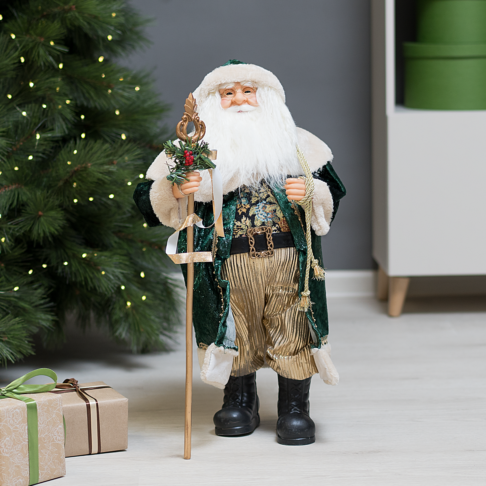 Изображение товара Декоративная фигура Санта с посохом 22x36 см для украшения интерьера