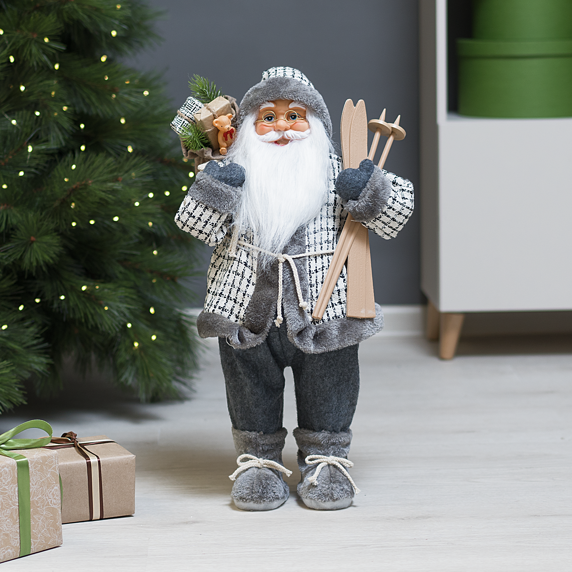 Изображение товара Декоративная фигура Санта в сером 60см для новогоднего интерьера