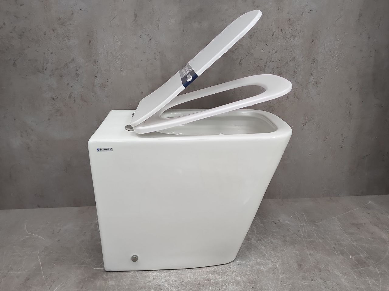 Изображение товара Подвесной унитаз безободковый Bloomix MS-180638 с сиденьем микролифт Германия