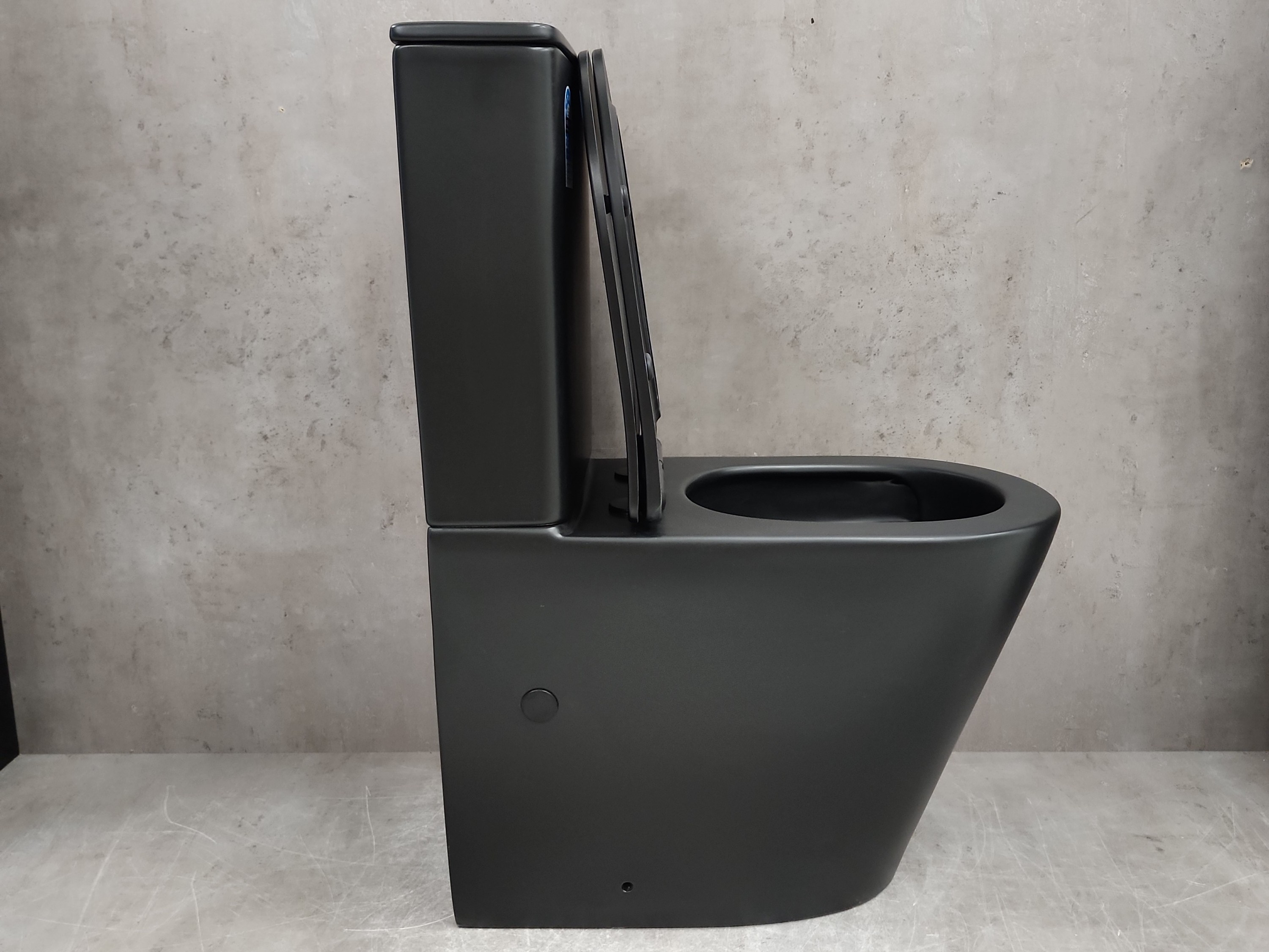 Изображение товара Безободковый унитаз Bloomix Black Whirpool 3.0 со смывом торнадо и сиденьем