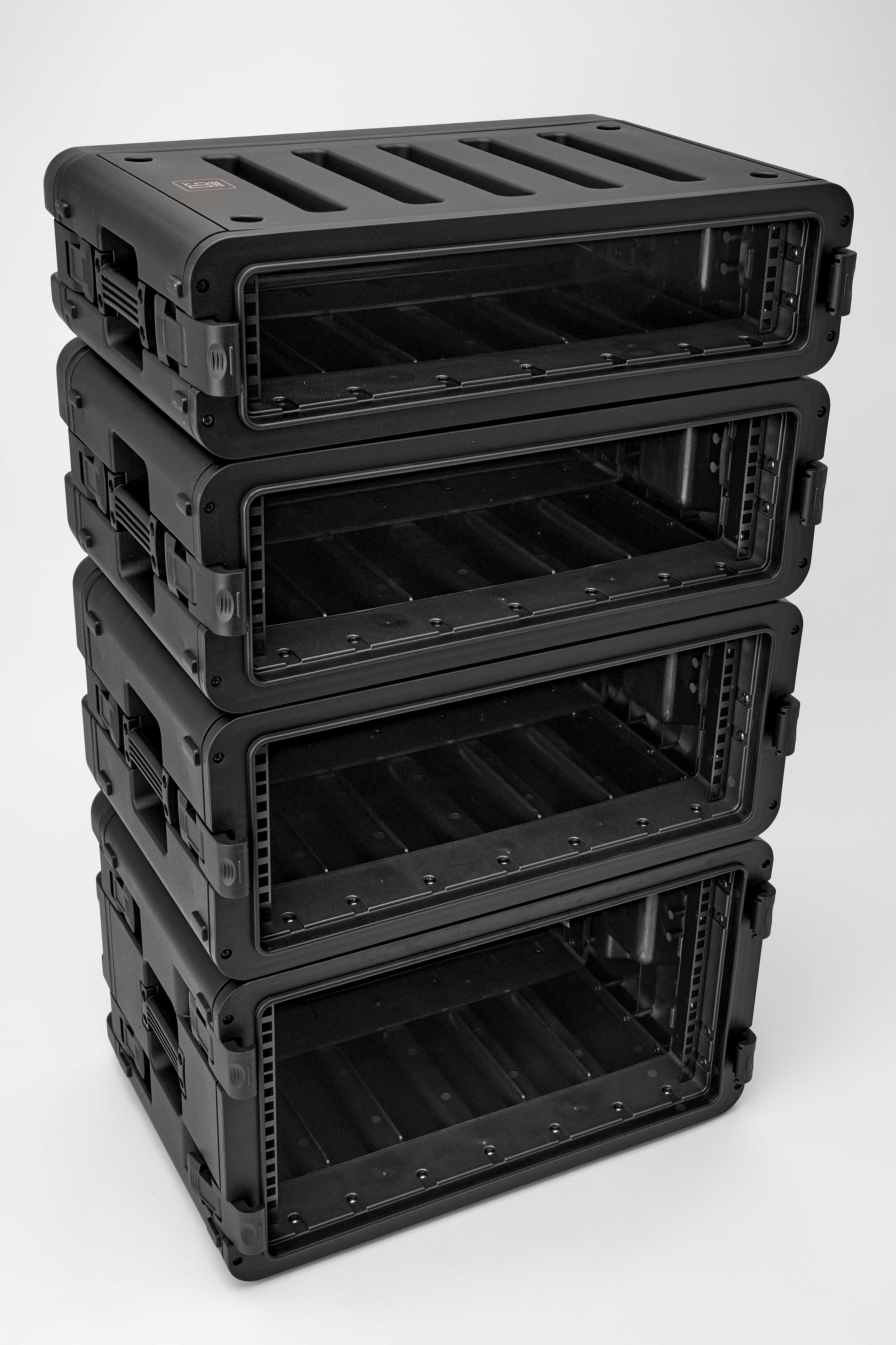 Изображение товара Защитный рэковый кейс DGCASE 265x447x120 мм ударопрочный