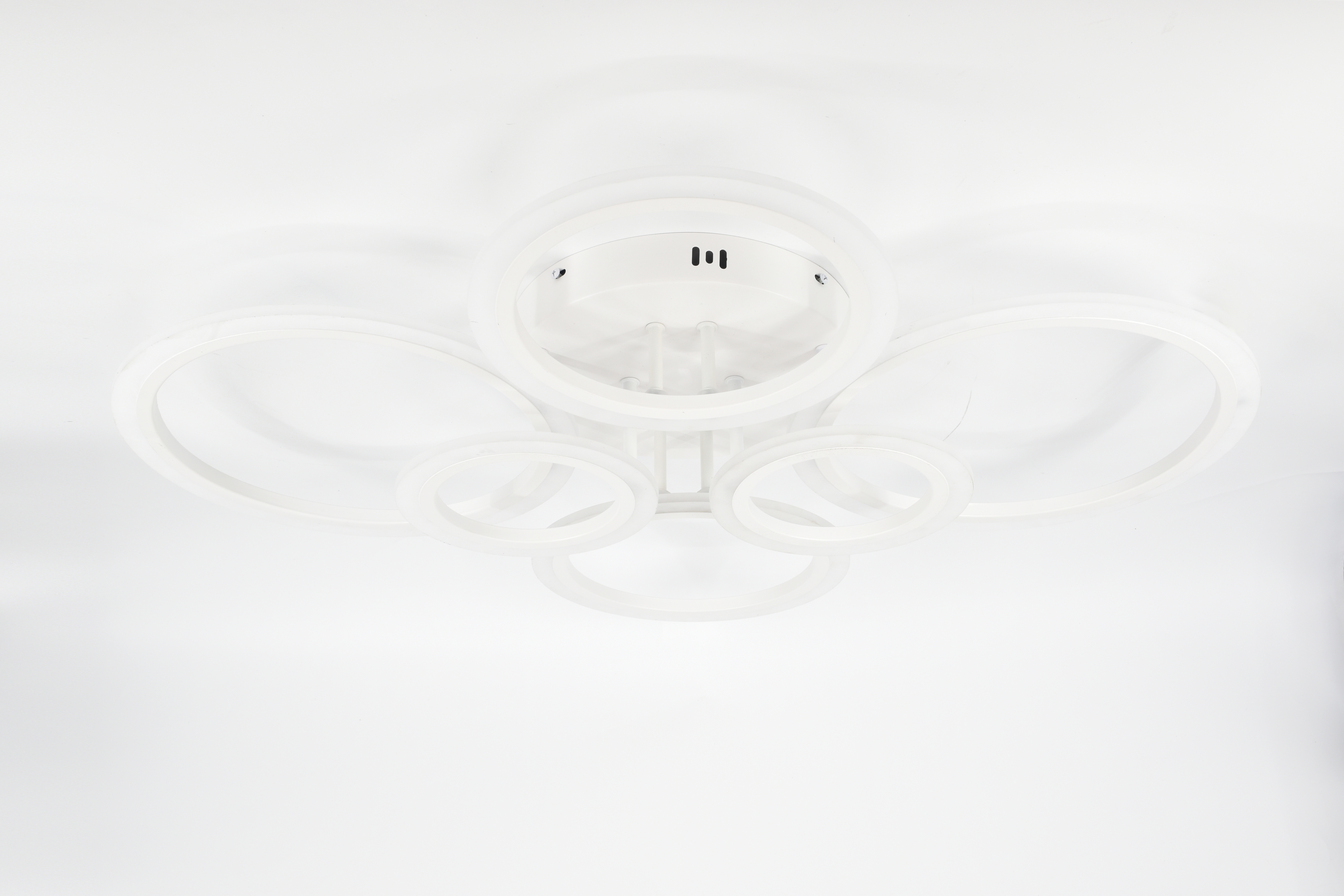 Изображение товара Люстра потолочная светодиодная Escada Orbita с пультом управления 25 м² регулируемый белый свет цвет белый