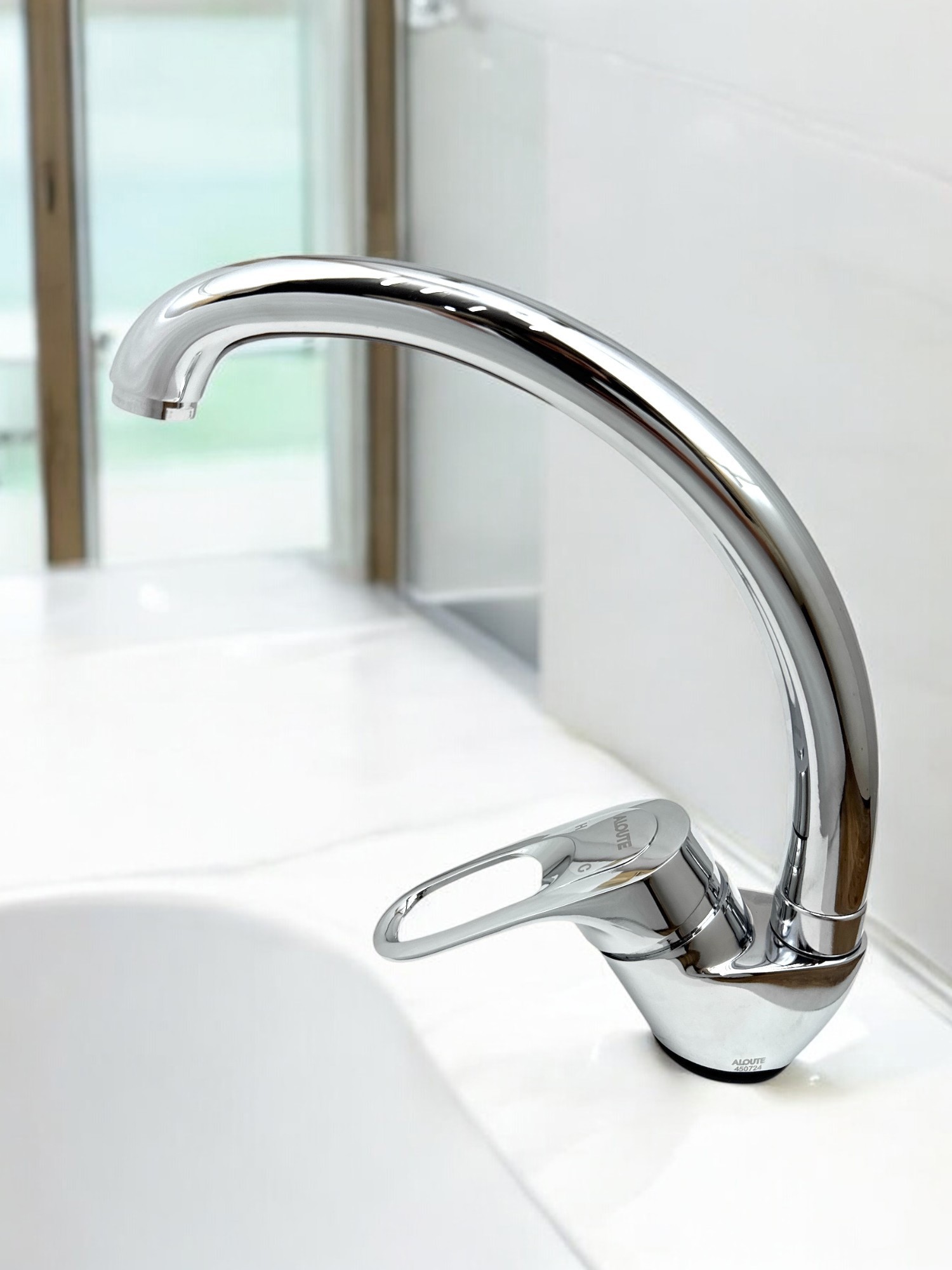 Изображение товара Смеситель для кухни Aloute A3113 поворотный 22 см серебристый однорычажный