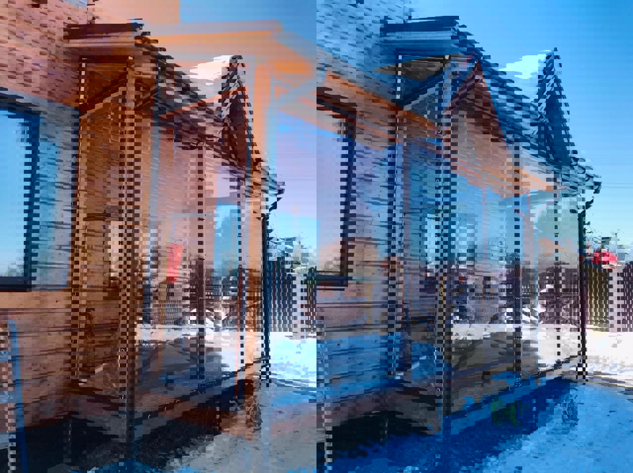 Изображение товара Мягкая дверь полиуретан до -75°C 110x230см окантовка Оксфорд коричневая поворотная скоба (полиамид)