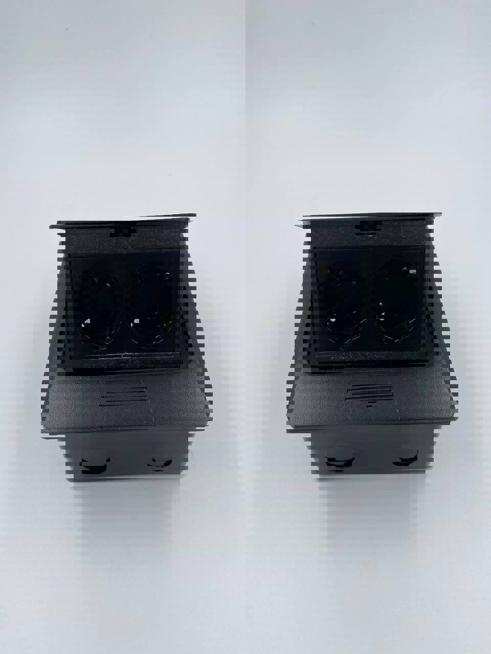 Изображение товара Розетка двойная встраиваемая Inrior DB-02-33 с заземлением с крышкой и шторкой влагозащищенная цвет черный