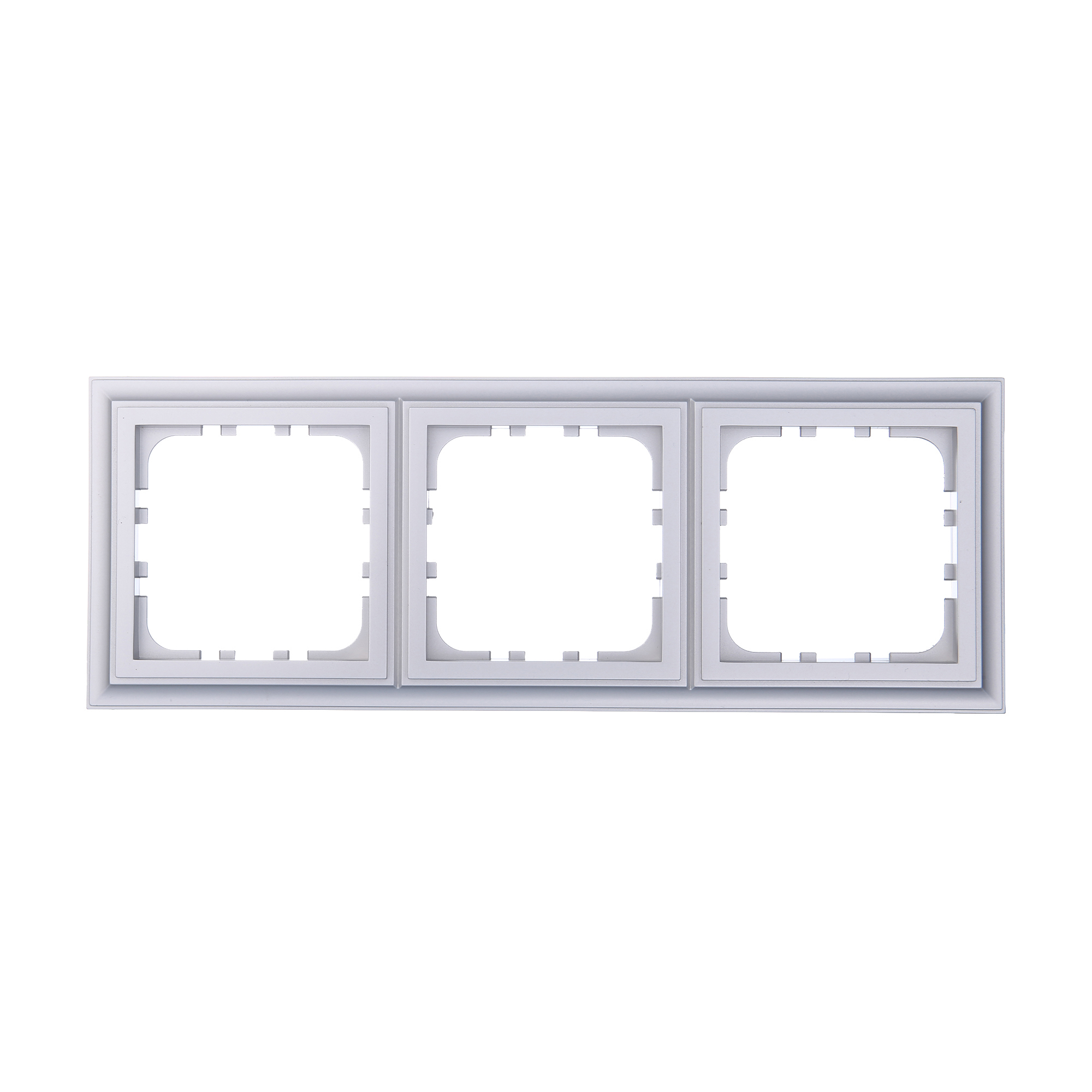 Изображение товара LK80 Classic 3 поста Рамка для розеток и выключателей Серебристый Металлик LK STUDIO