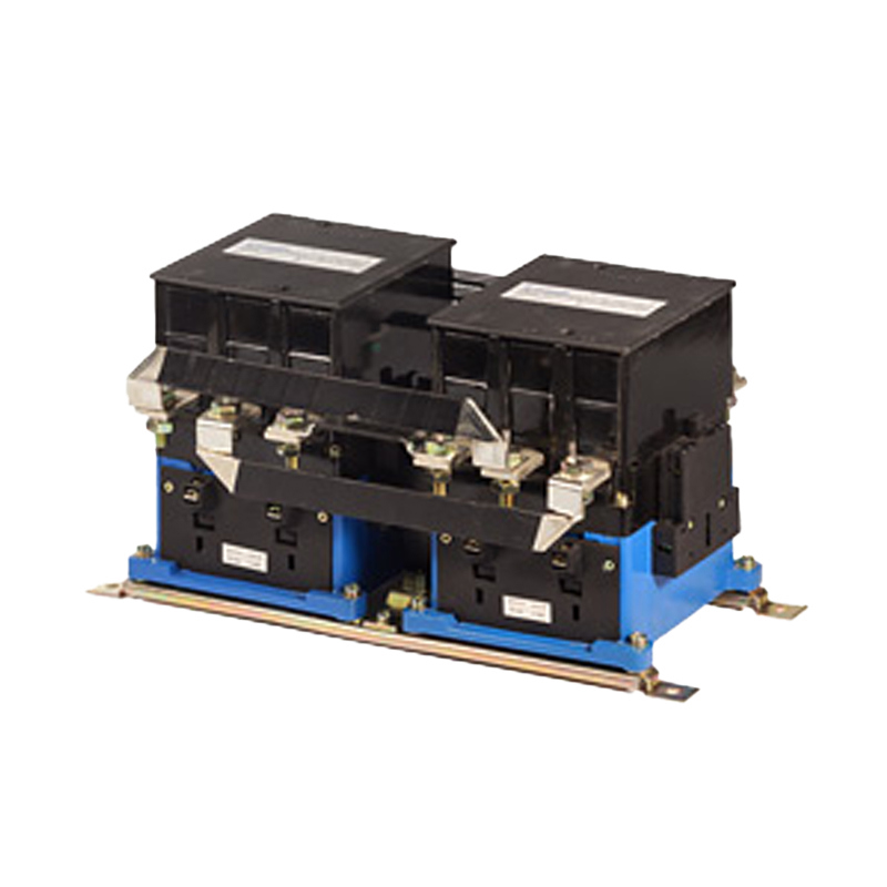 Изображение товара Пускатель электромагнитный Электротехник ПМ12-100500 УХЛ4 В 380В/50Гц 4з+4р 100А реверсивный без реле IP00