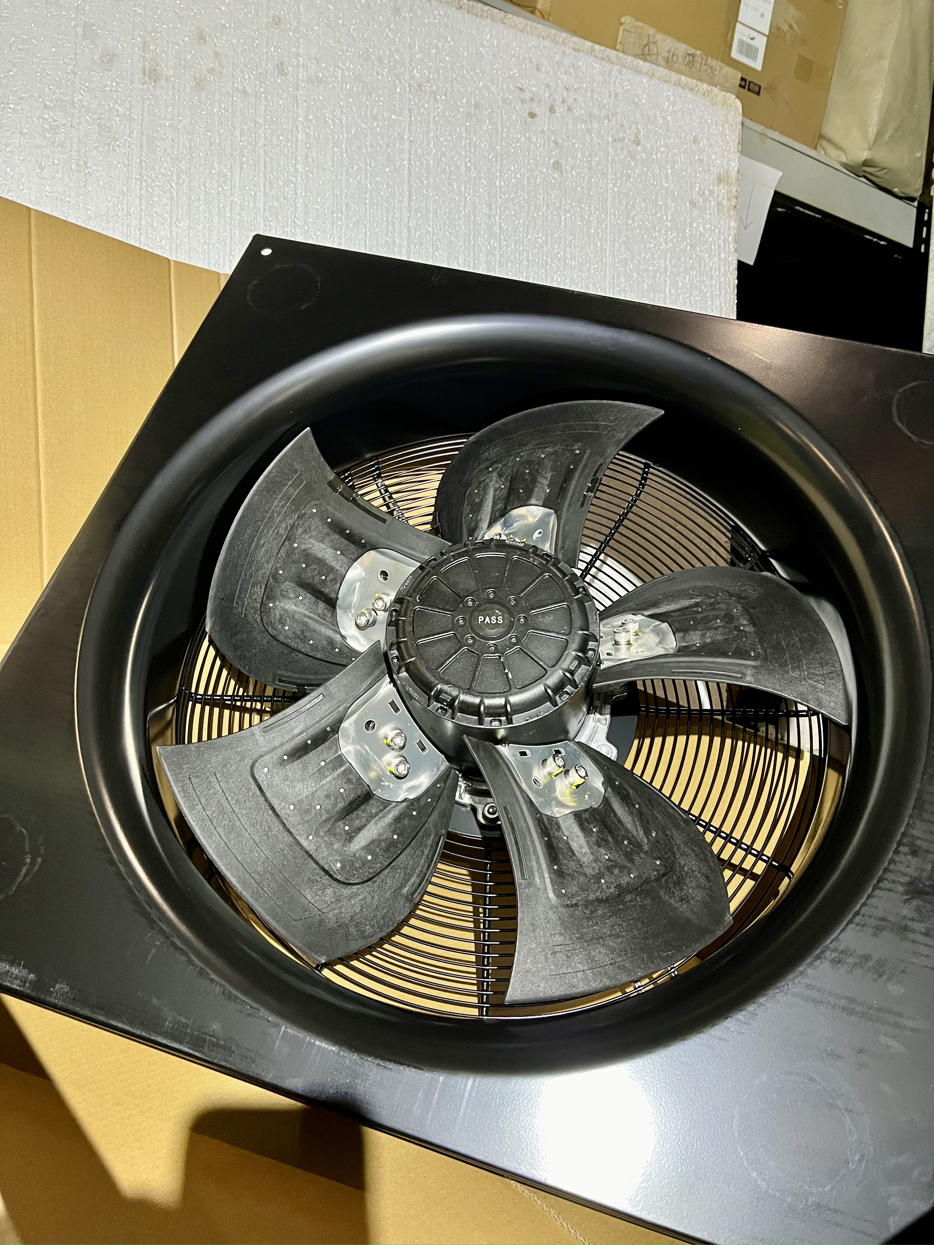 Изображение товара Вентилятор вытяжной Maer PMSWF150L85-750H-630S MAER инвертор EC + плата D630 мм 77 дБ 20700 м³/ч цвет хром