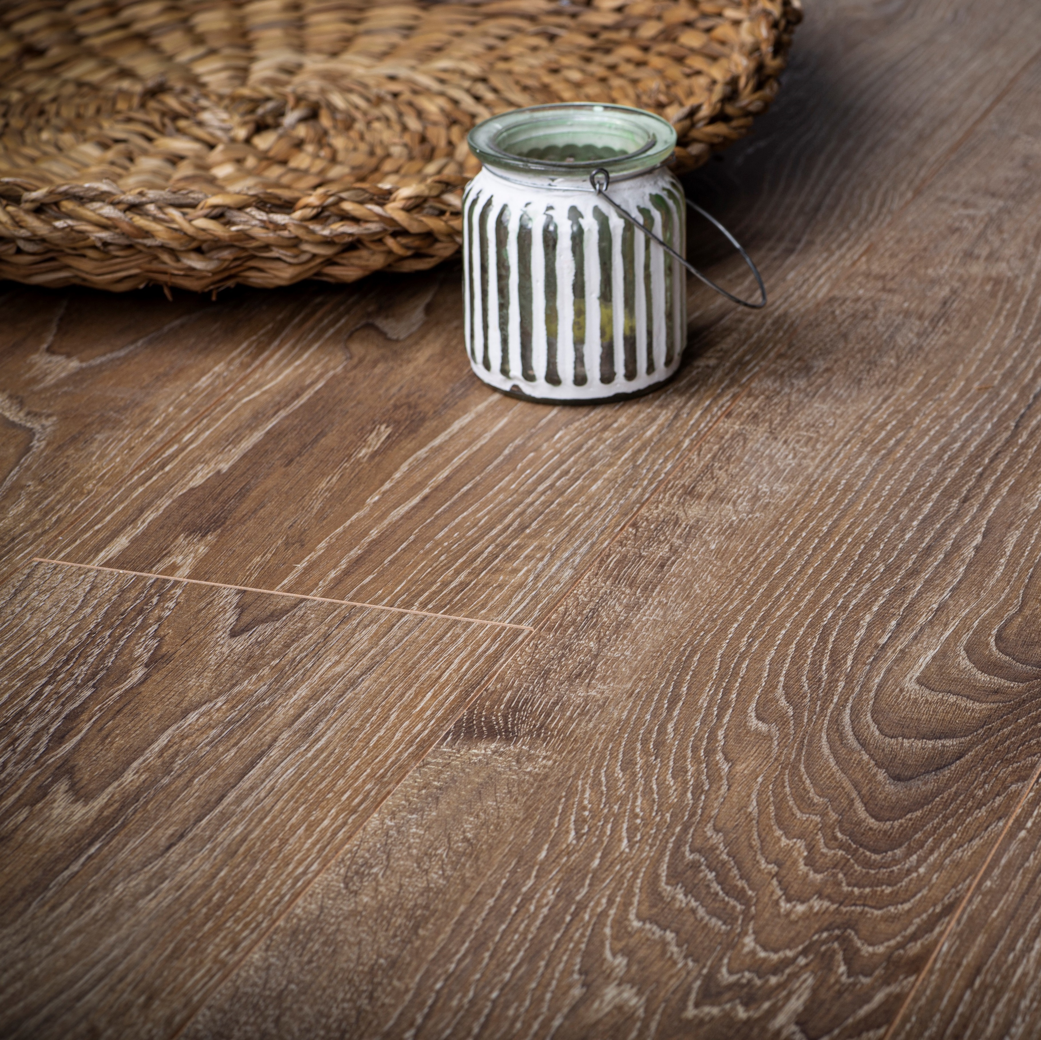 Изображение товара Ламинат Alsafloor Solid Chic Baleartic Oak 33 класс 12 мм с фаской для дома и офиса