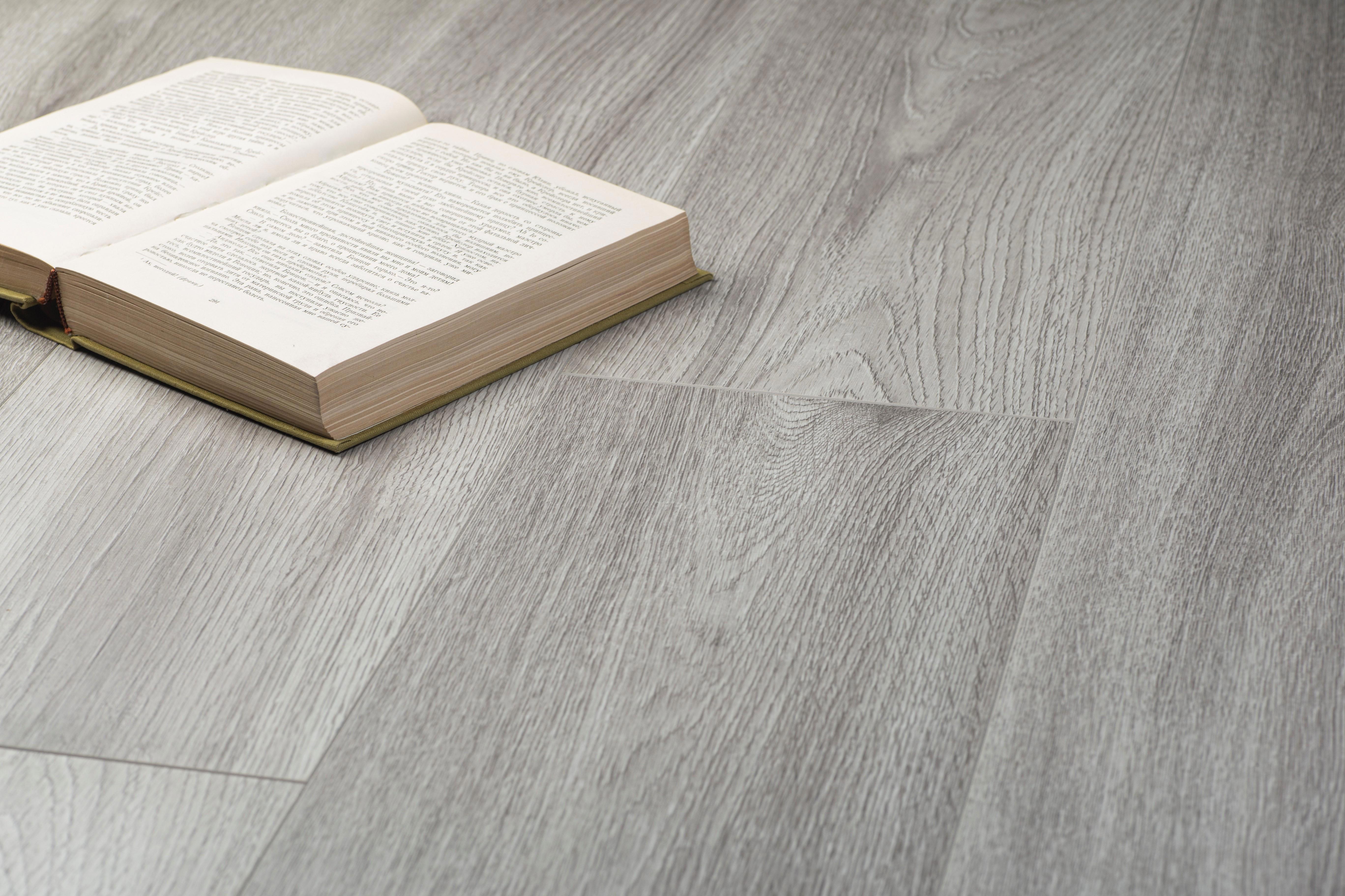 Изображение товара Ламинат KRONOPOL Zodiak Platinium Taurus Oak 33 класс 10 мм с фаской