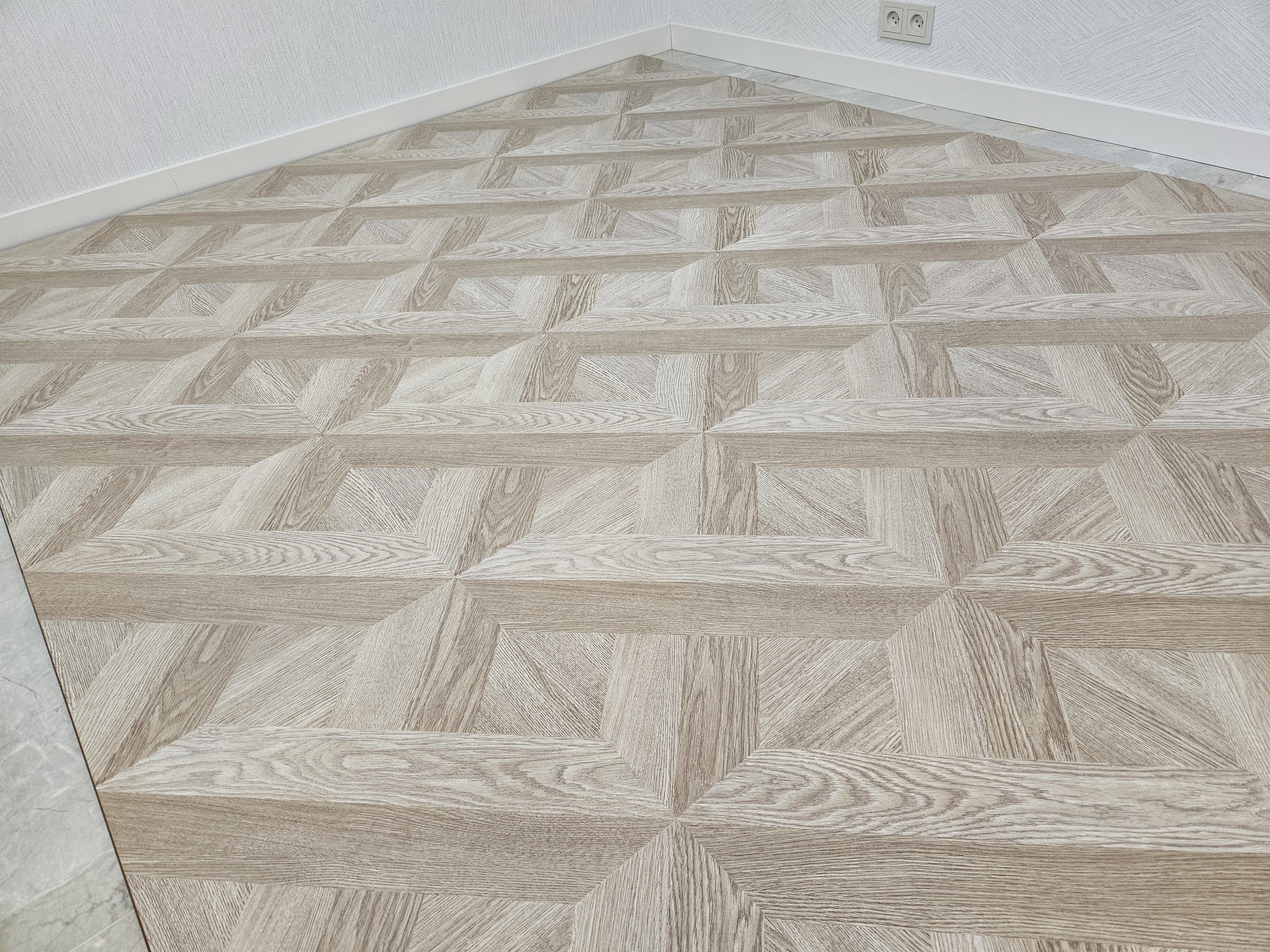 Изображение товара Ламинат Paradise PR-106 Дуб Макиато 33 класс 12 мм с фаской 2.42 м²