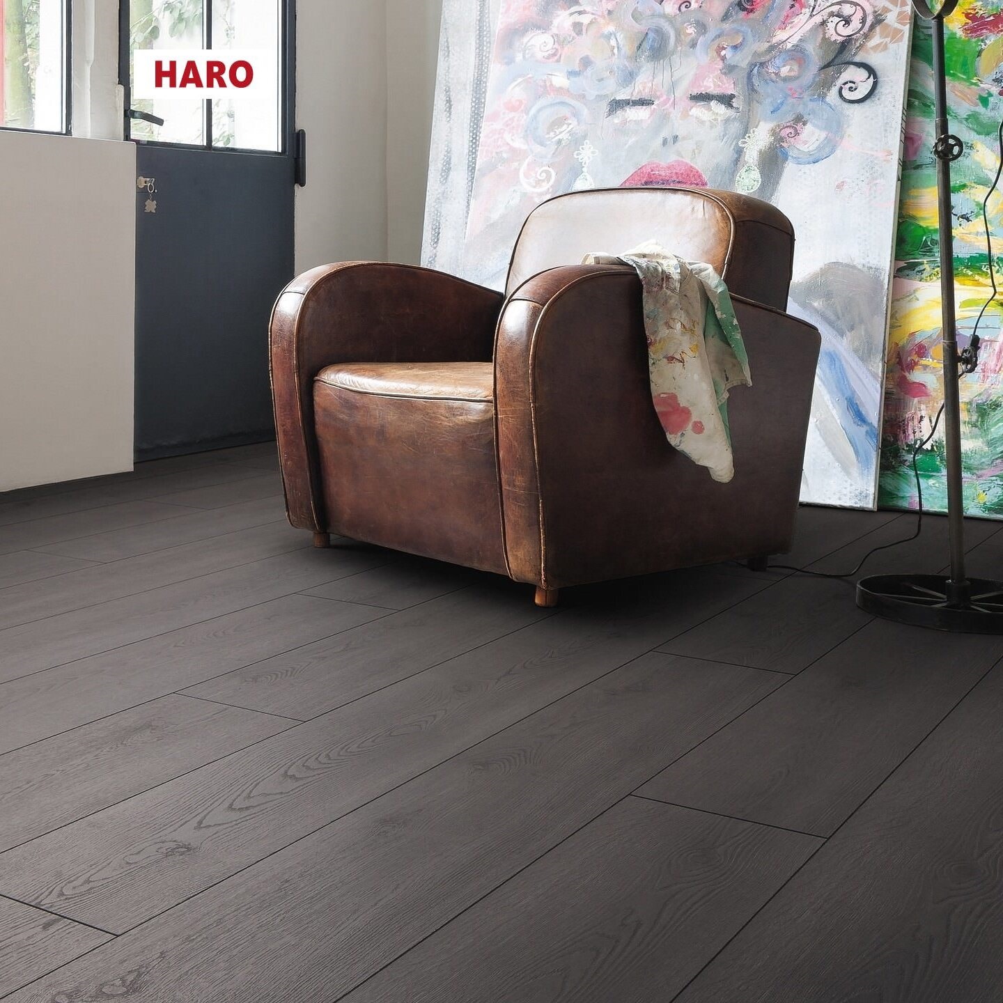 Изображение товара Ламинат Haro Дуб Контура черный 32 класс толщина 8 мм с фаской 2.68 м²