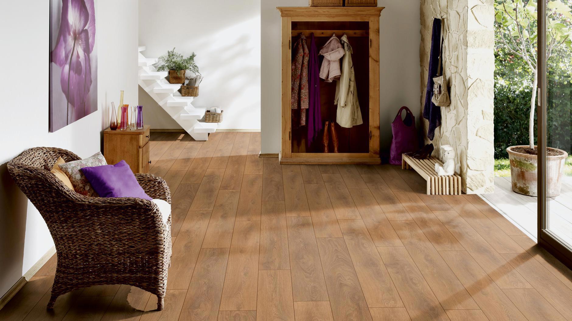 Изображение товара Ламинат Ter Hurne Дуб коричневый 32 класс толщиной 8 мм с фаской 2.22 м²