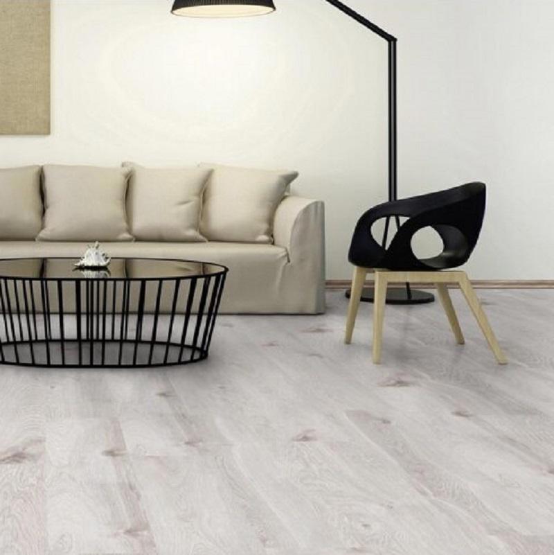 Изображение товара Ламинат Eurohome Дуб Парящий 32 класс 8 мм влагостойкий светло-бежевый